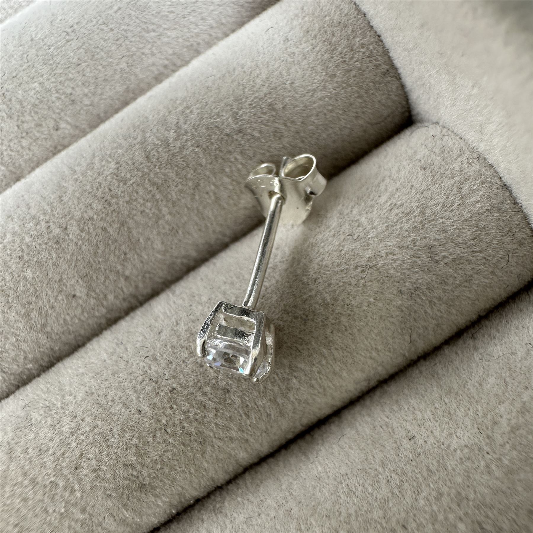 Sterling Silver Round CZ Crystal Mens Ear Stud / Single / Clear Black / 4 - 10mm - Picture 7 of 19