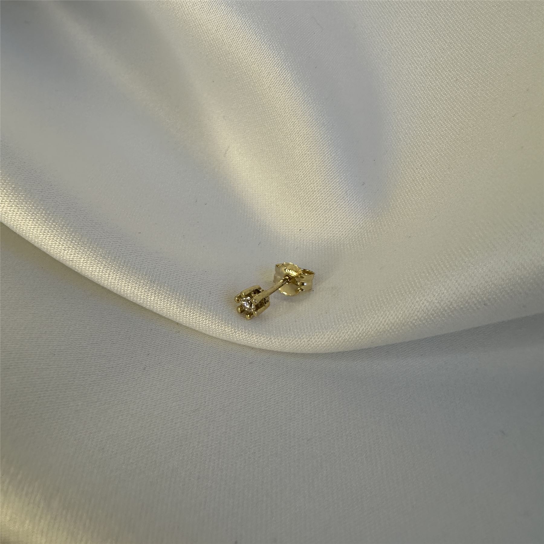 9ct Gold & 0.05ct Diamond Single Stud Earring