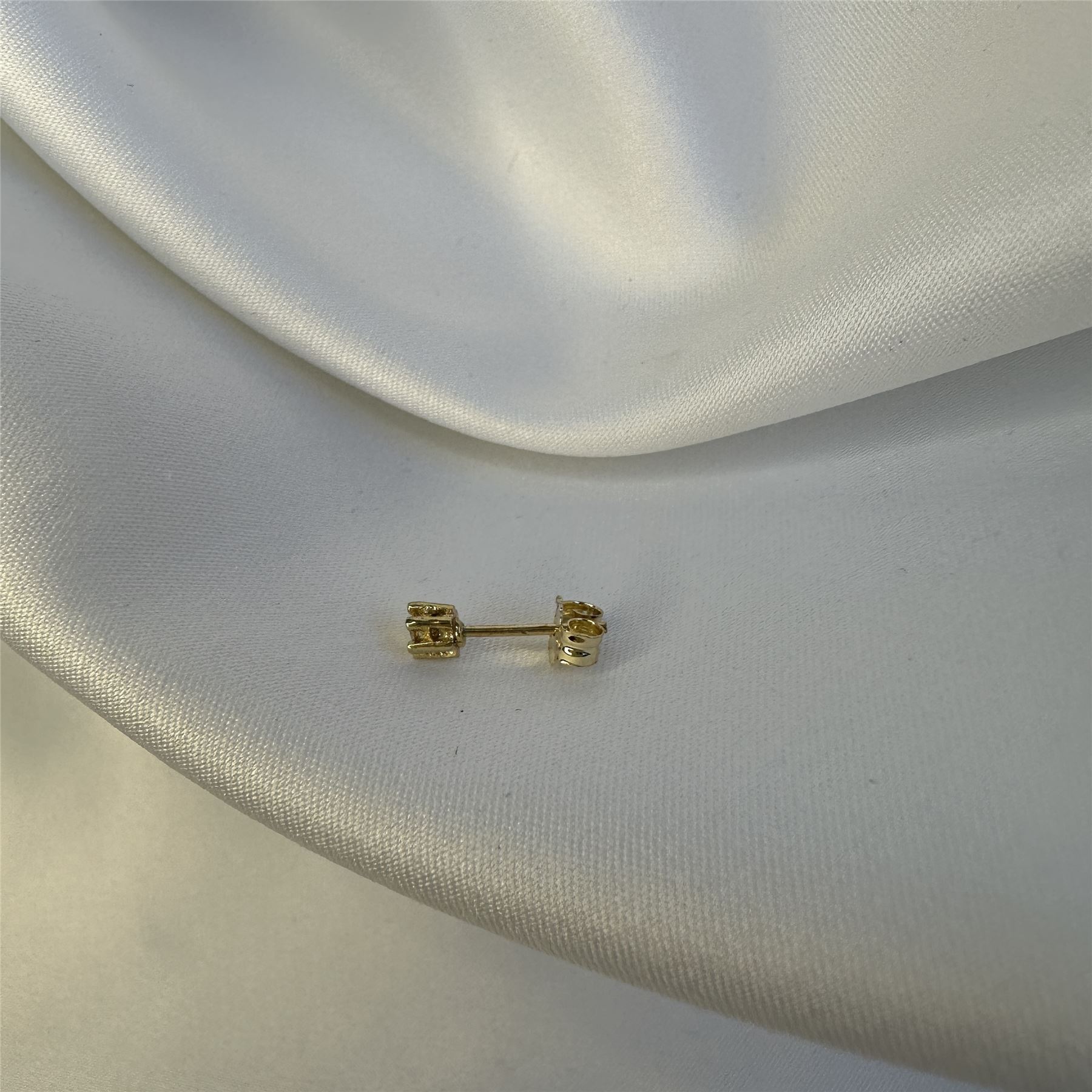9ct Gold & 0.05ct Diamond Single Stud Earring