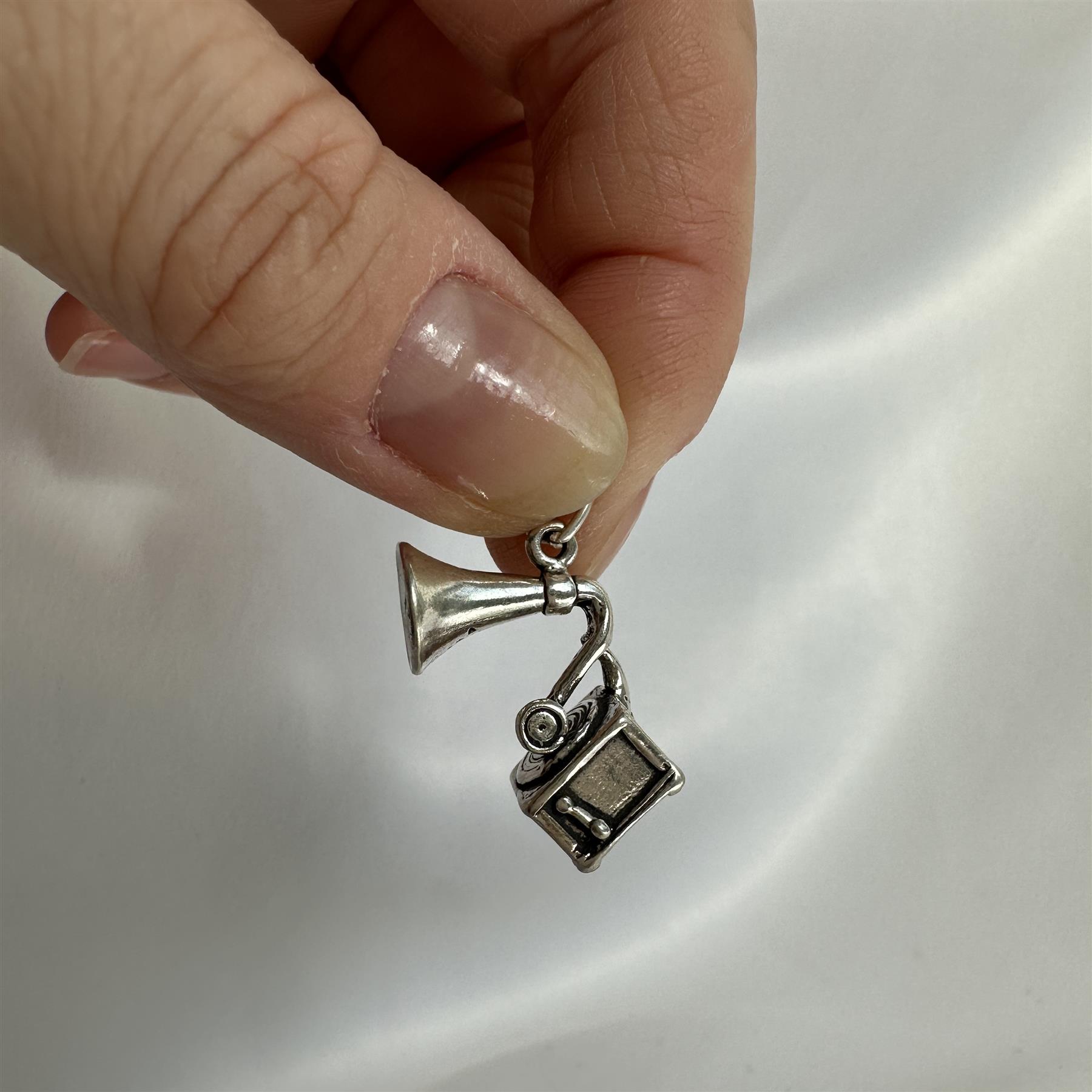 Charme Gramophone En Argent 925/1000 - Neuf Avec étiquettes - Référence Jewellerybox CW-IH-HH