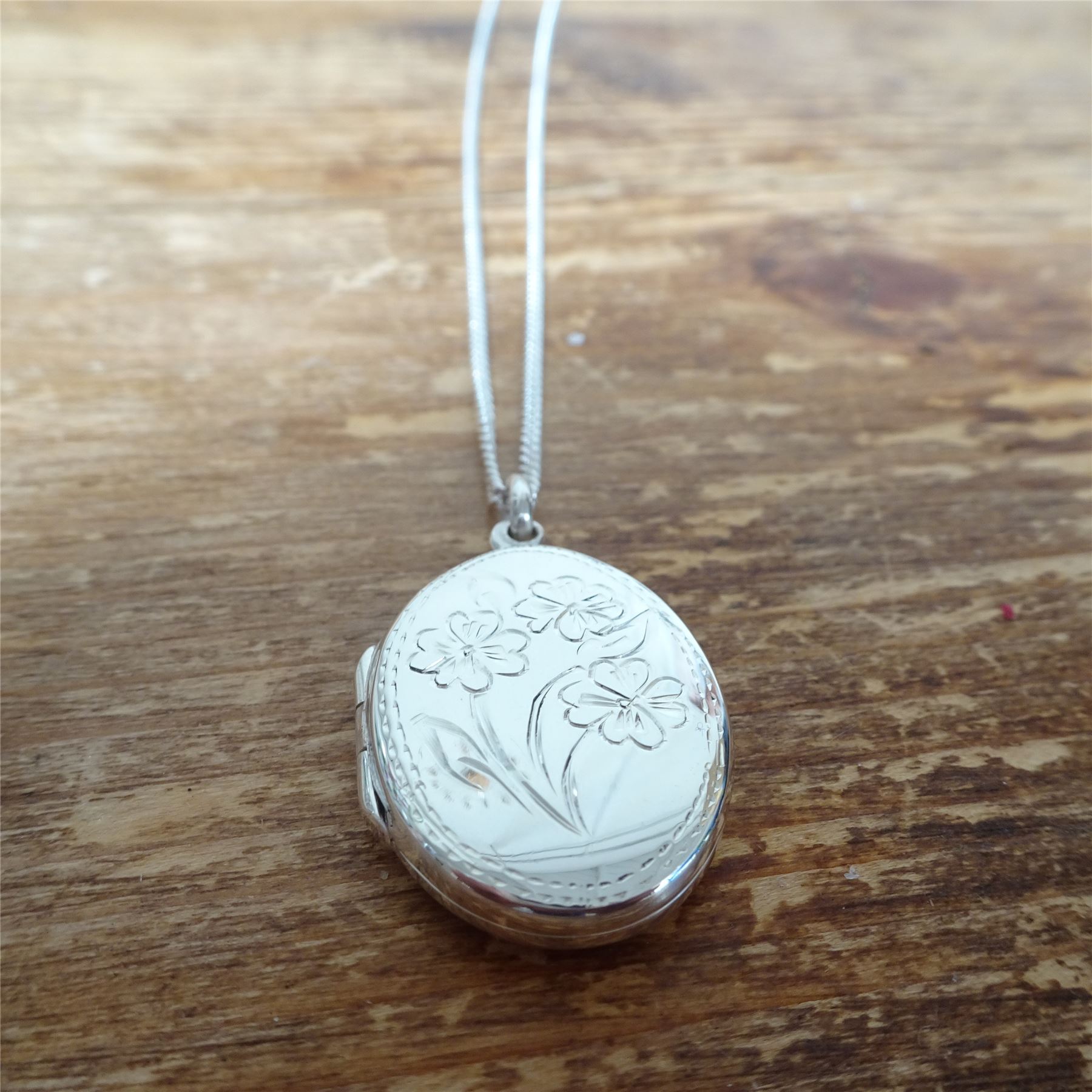 Jewellerybox Sterling Silver Small Oval Floral Locket On Chain – 925 Silver, 14 To 32 Inch Chain, No Stone