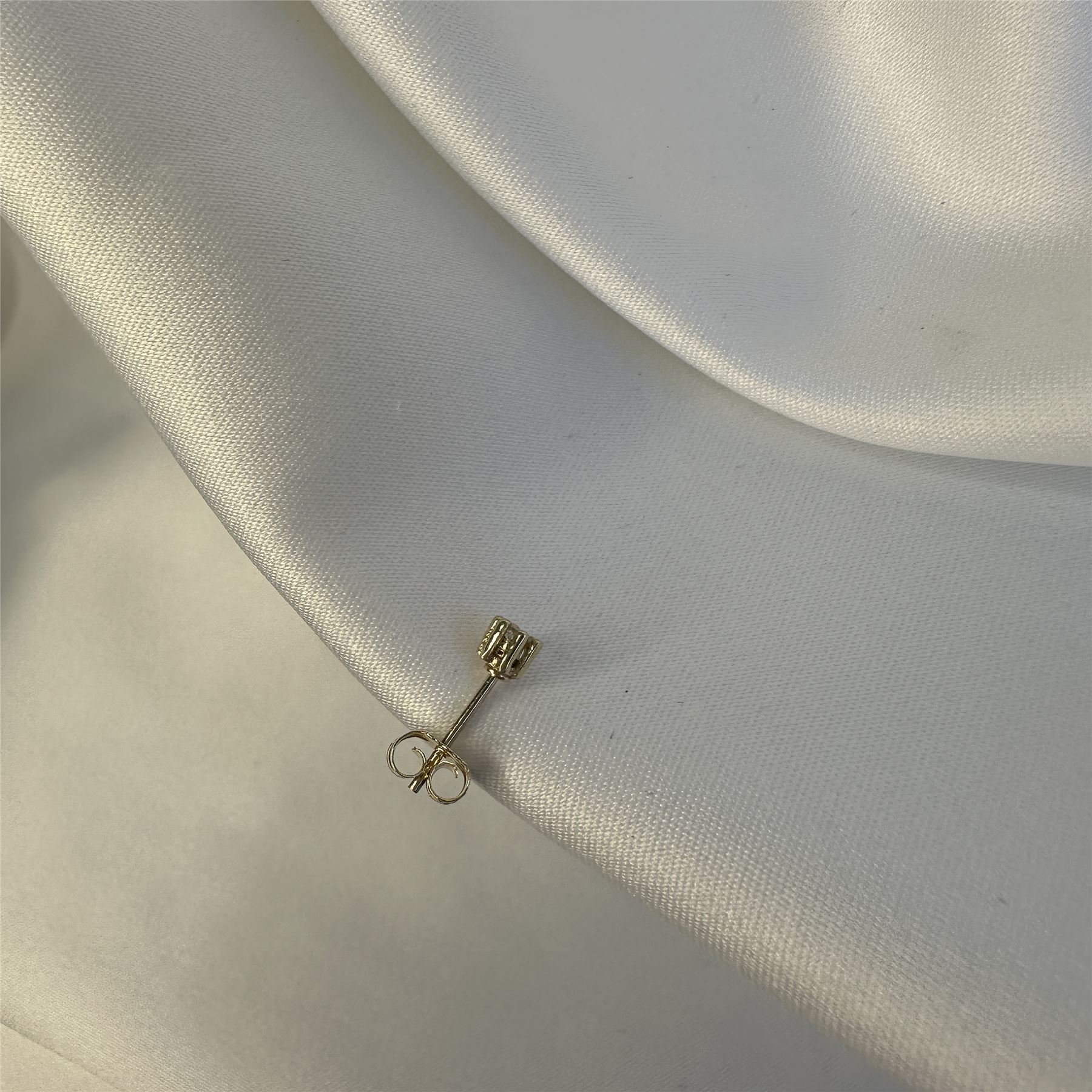 9ct Gold & 0.05ct Diamond Single Stud Earring