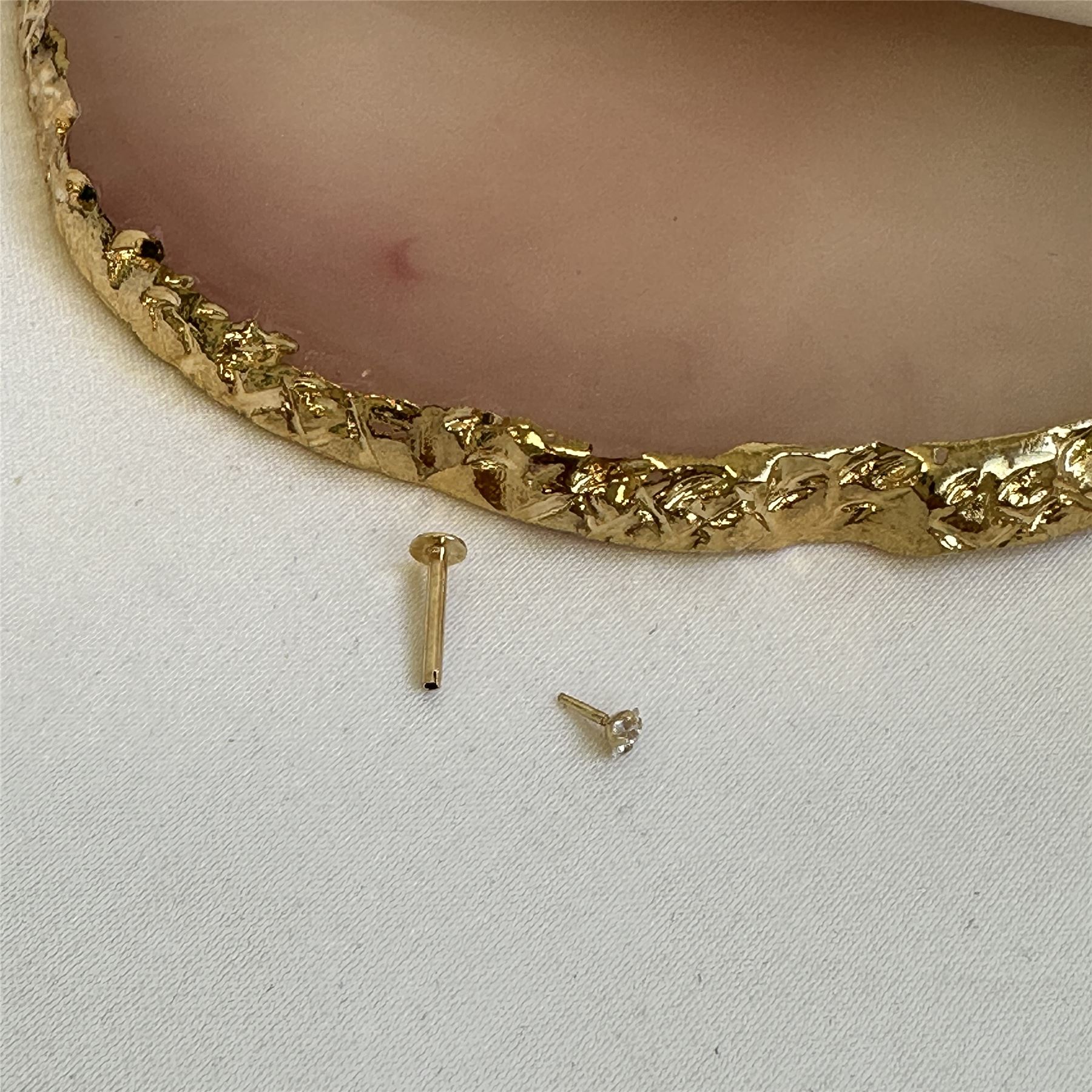 9ct Gold Labret Monroe with Square Crystal CZ Top