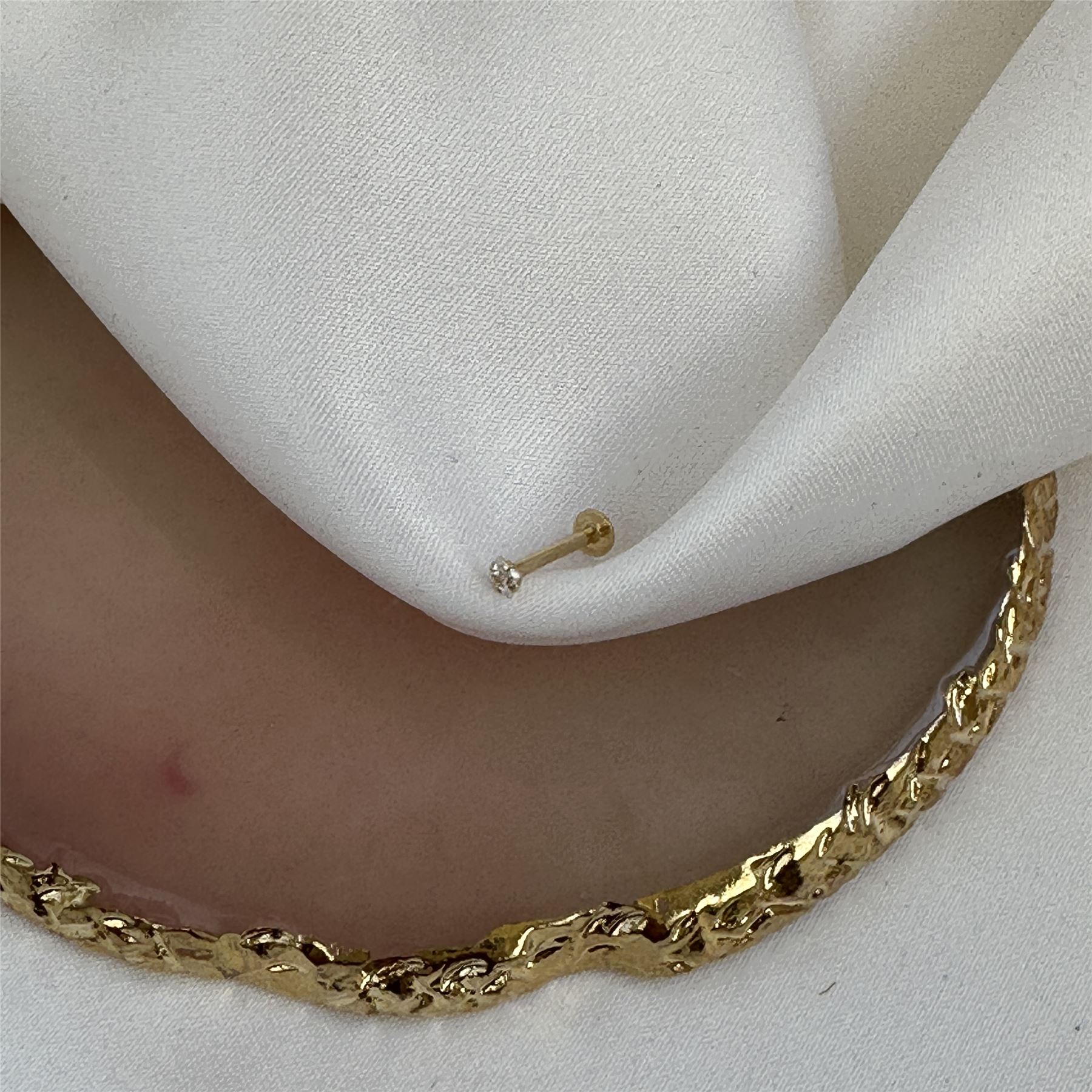 9ct Gold Labret Monroe with Square Crystal CZ Top