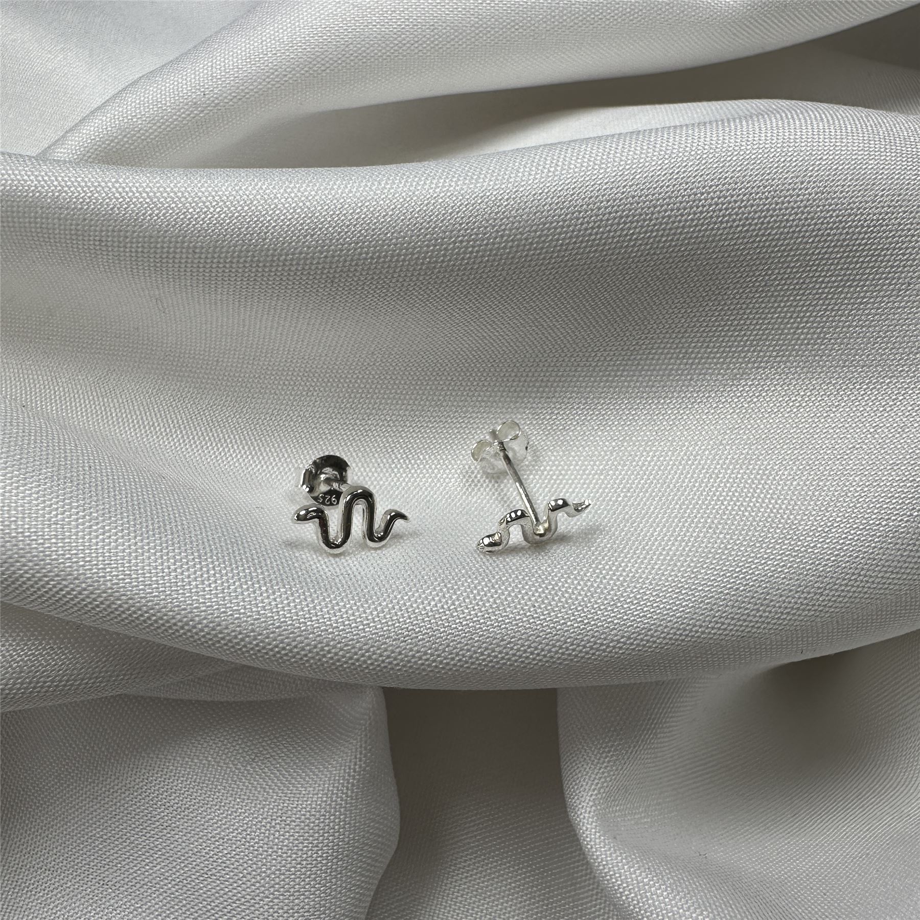 Boucles d'oreilles petit serpent en argent sterling