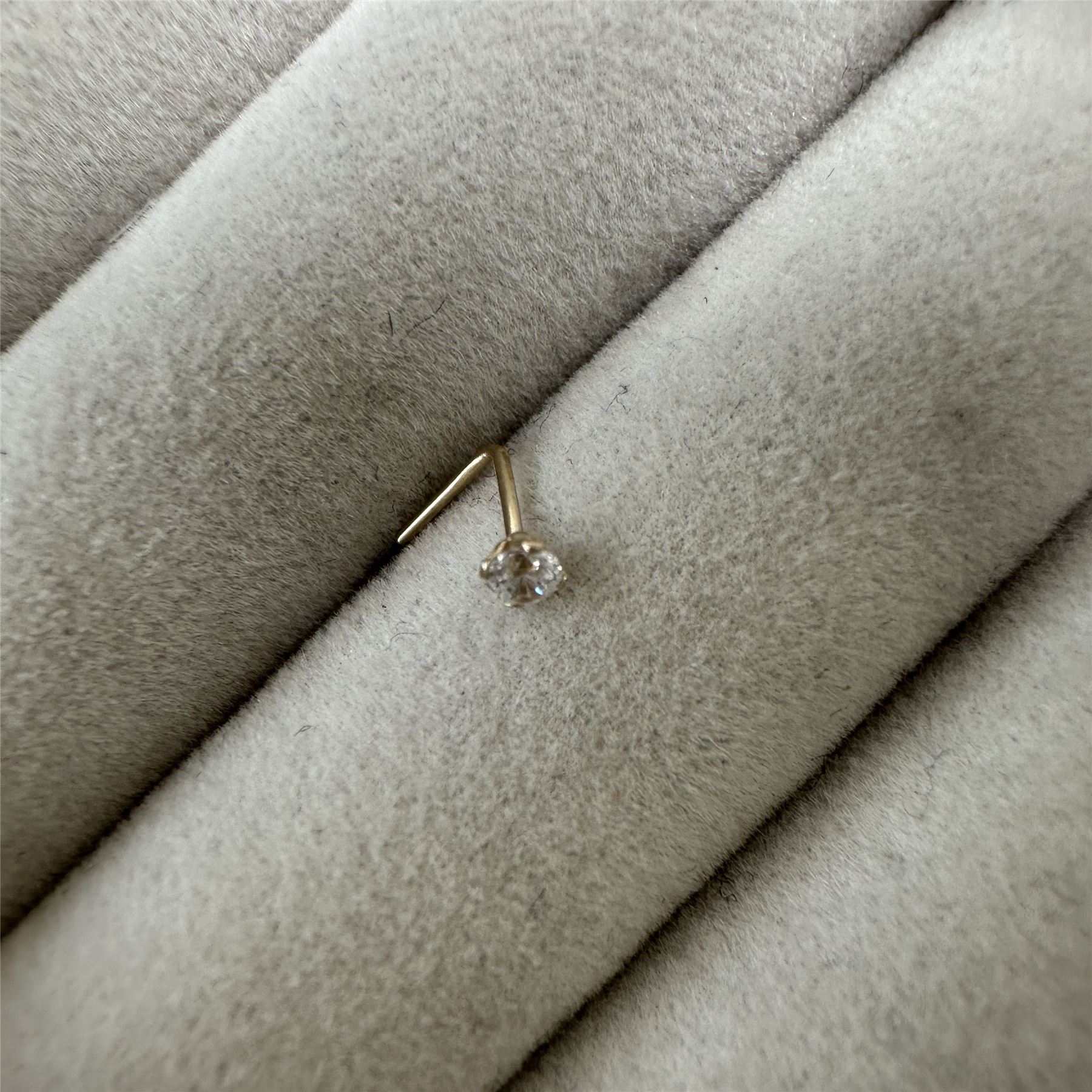 9ct Gold 2mm Heart Bead & Clear Crystal Stud Nose L Stud - Single Pin or Set - Picture 10 of 19