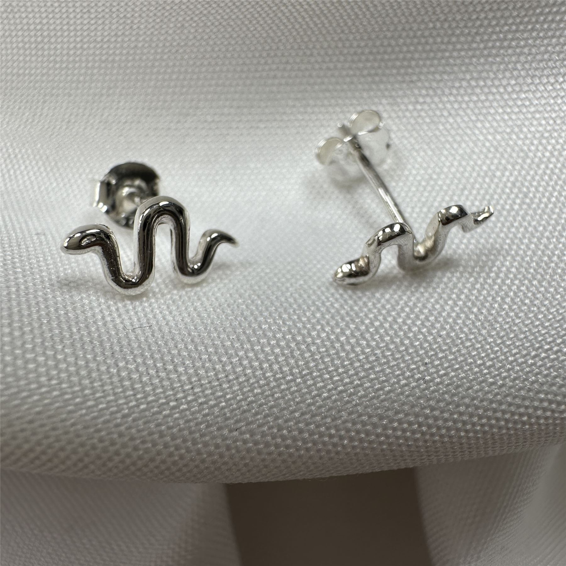 Boucles d'oreilles petit serpent en argent sterling