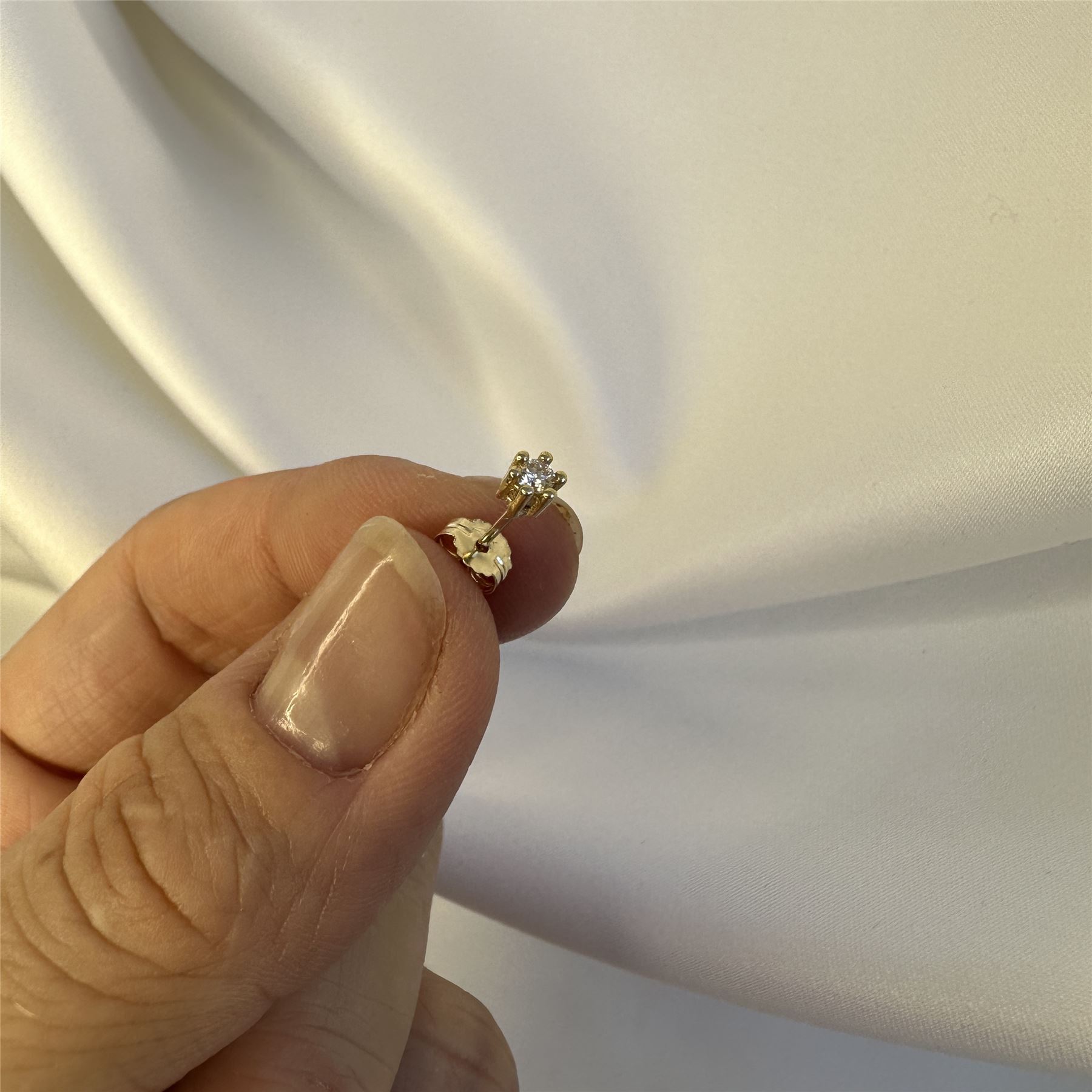 9ct Gold & 0.05ct Diamond Single Stud Earring