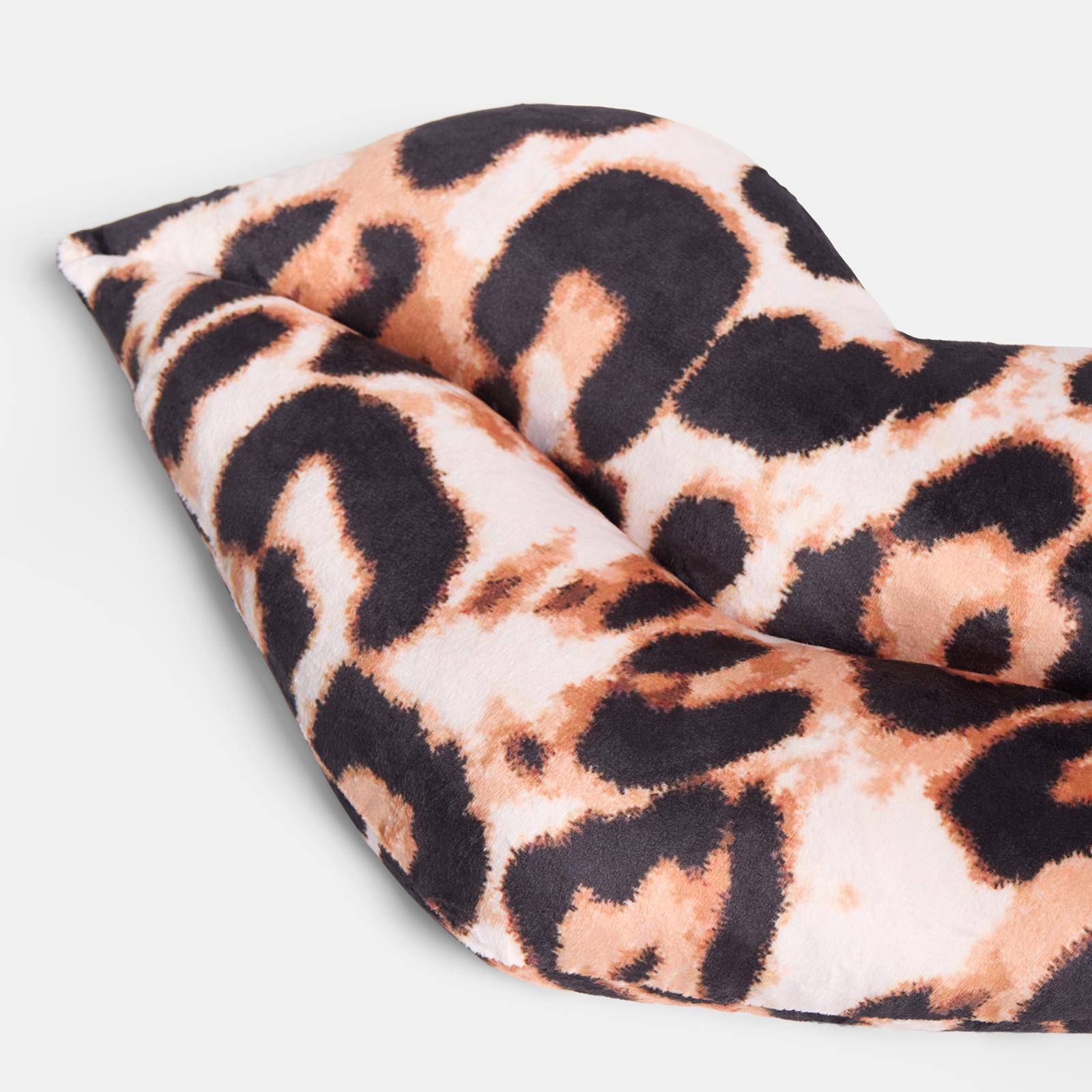 OHS Lips Shaped Cushion Decorative Filled Scatter Throw Pillow Home Decor
