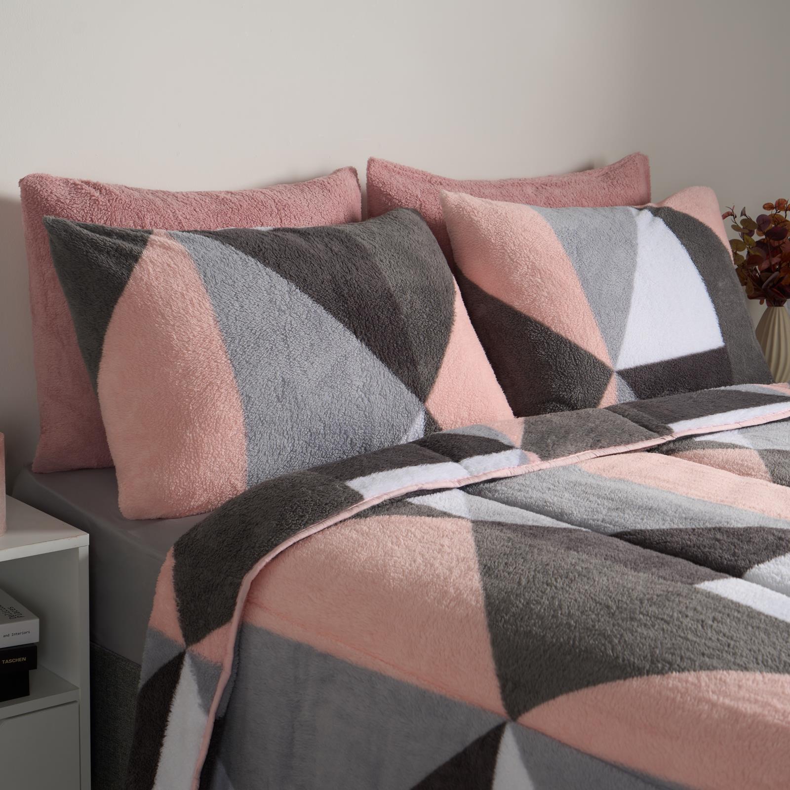 Geometric Teddy Fleece Coverless Duvet Quilt Geo Bedding Set 10.5 TOG Pillowcase - Picture 4 of 8