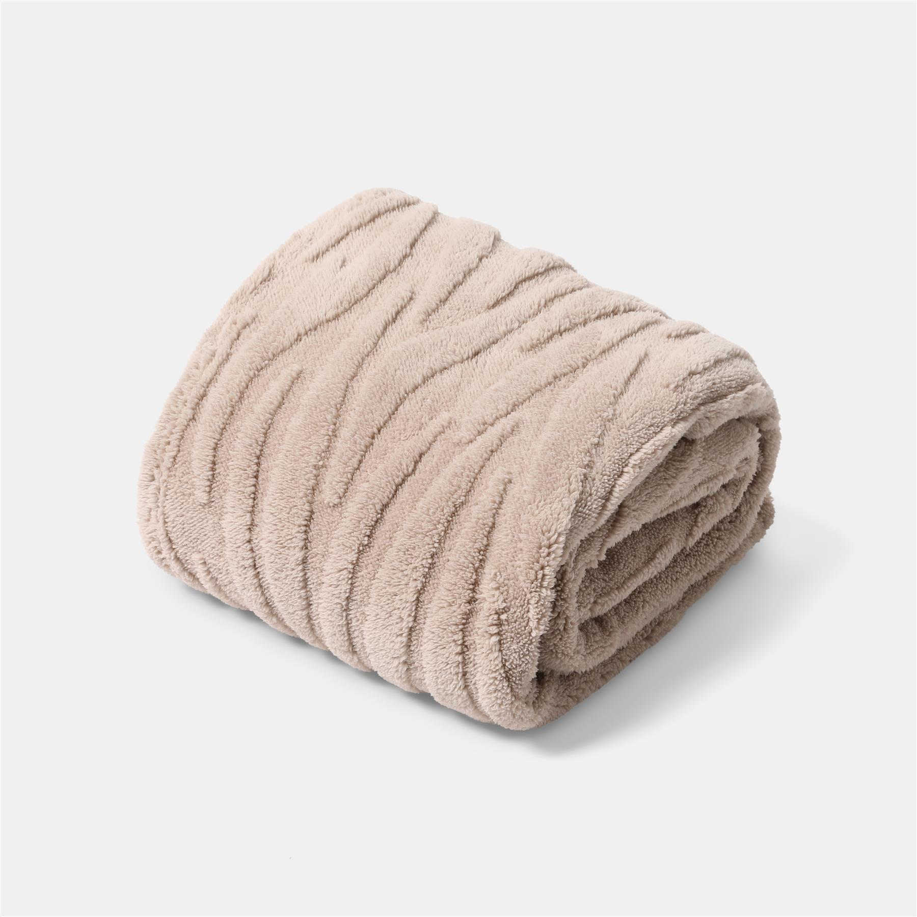 OHS Tufted Throw Animal Pattern Teddy Fleece Blanket Thermal Bedspread