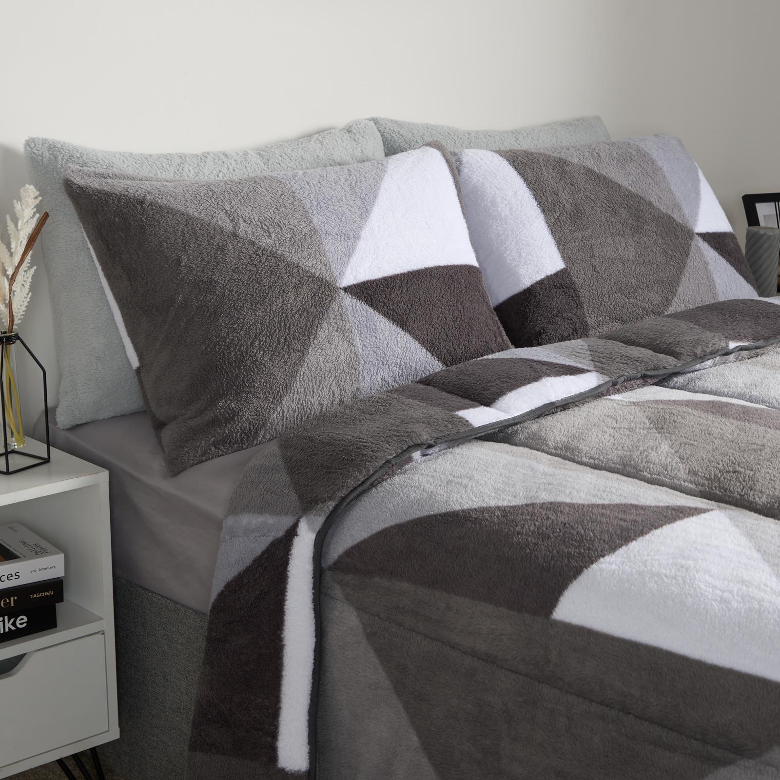 Geometric Teddy Fleece Coverless Duvet Quilt Geo Bedding Set 10.5 TOG Pillowcase - Picture 8 of 8