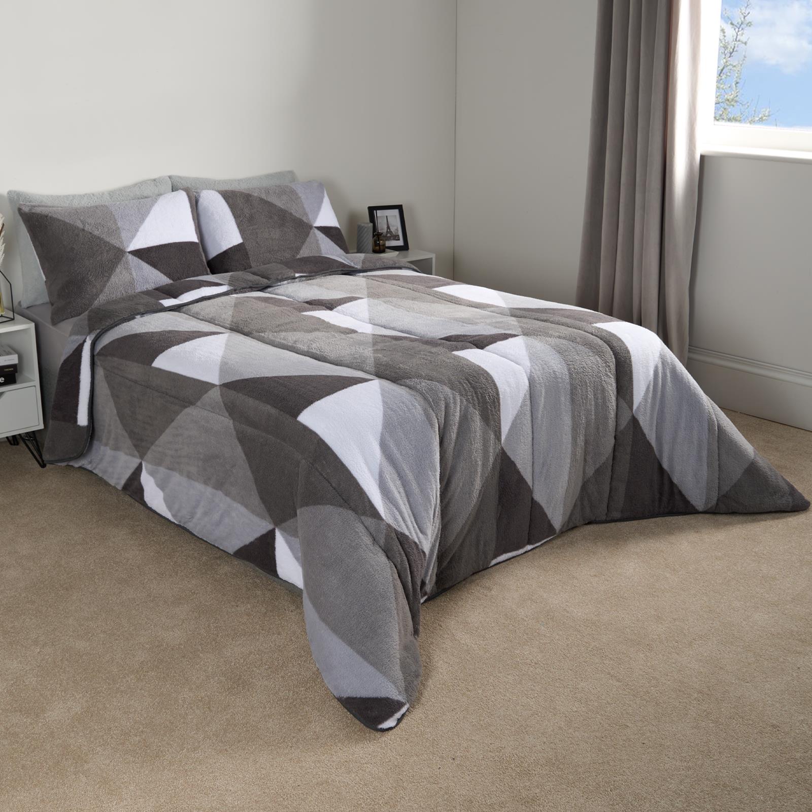 Geometric Teddy Fleece Coverless Duvet Quilt Geo Bedding Set 10.5 TOG Pillowcase - Picture 7 of 8