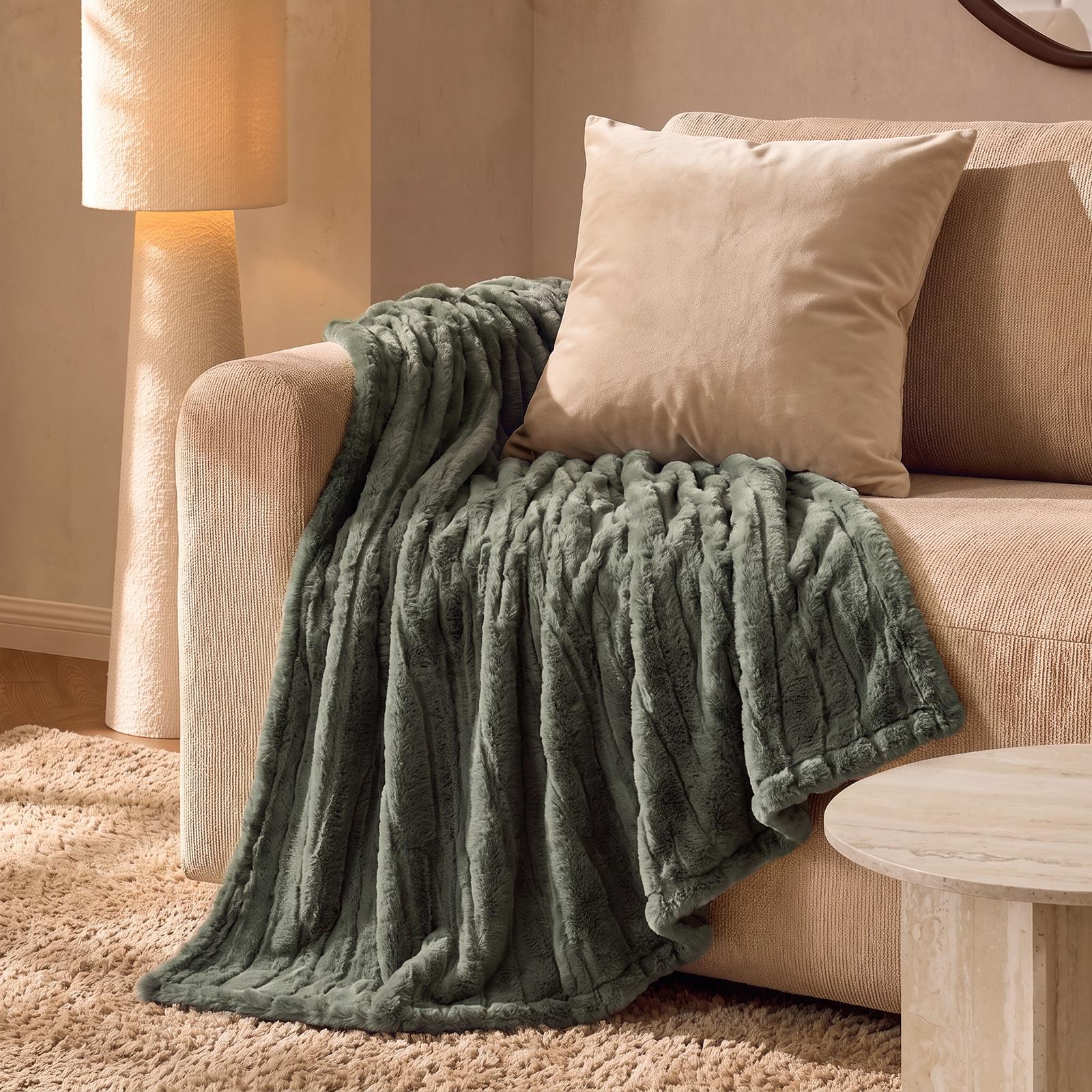 OHS Faux Fur Ribbed Fleece Throw Over Bed Blanket Supersoft, Green - 150 x 200cm