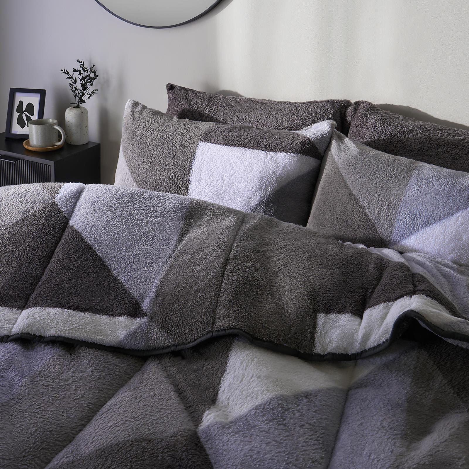 OHS Geometric Teddy Fleece Coverless Duvet Quilt Bedding Set 10.5 TOG Pillowcase