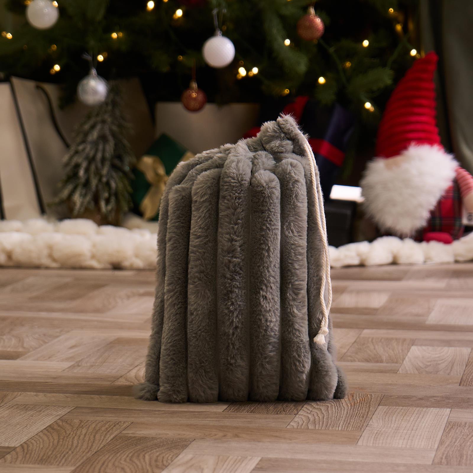 OHS Ribbed Faux Fur Winter Gift Set Hot Water Bottle Socks Eye Mask Scrunchie