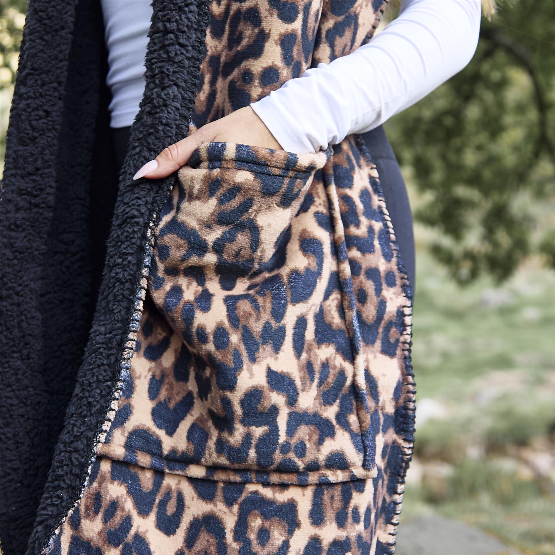 OHS Fleece Pocket Scarf Leopard Autumn Fluffy Sherpa Winter Wrap Hand Warmer