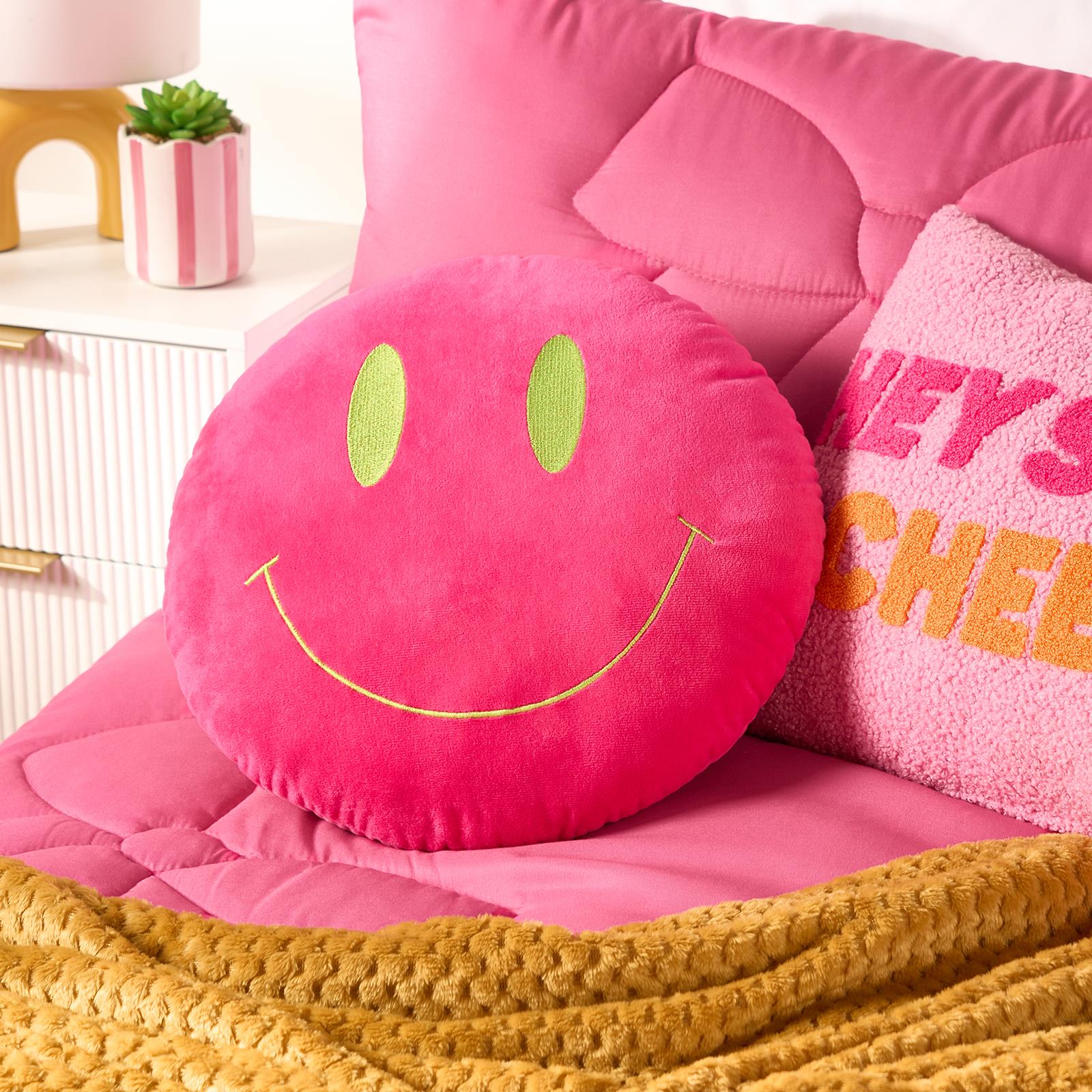 OHS Smiley Face Cushion Decorative Filled Scatter Throw Pillow Home Decor