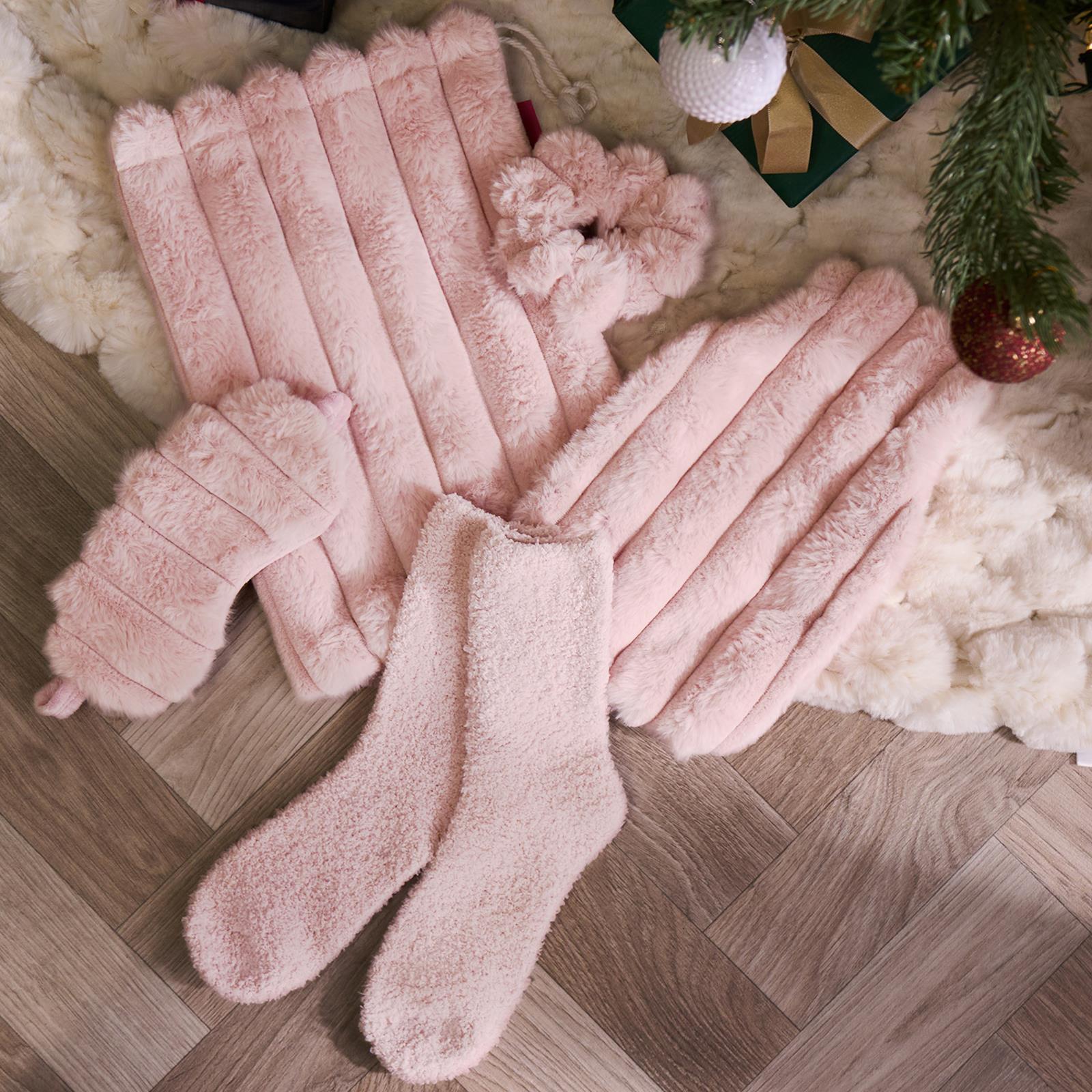 OHS Ribbed Faux Fur Winter Gift Set Hot Water Bottle Socks Eye Mask Scrunchie