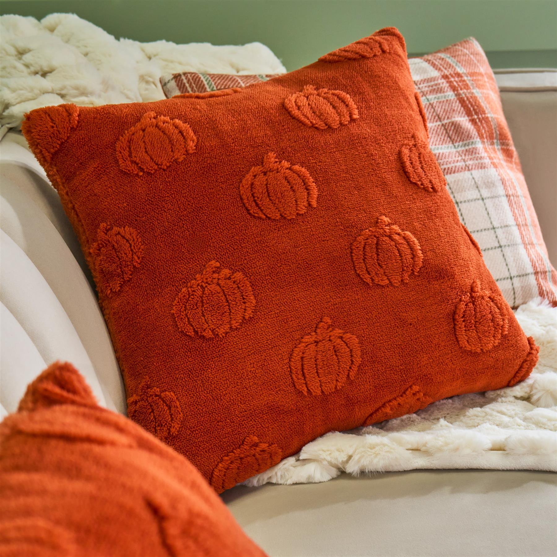 OHS Tufted Halloween Cushion Covers 2/4 Pack Fleece Warm Filled Cushions