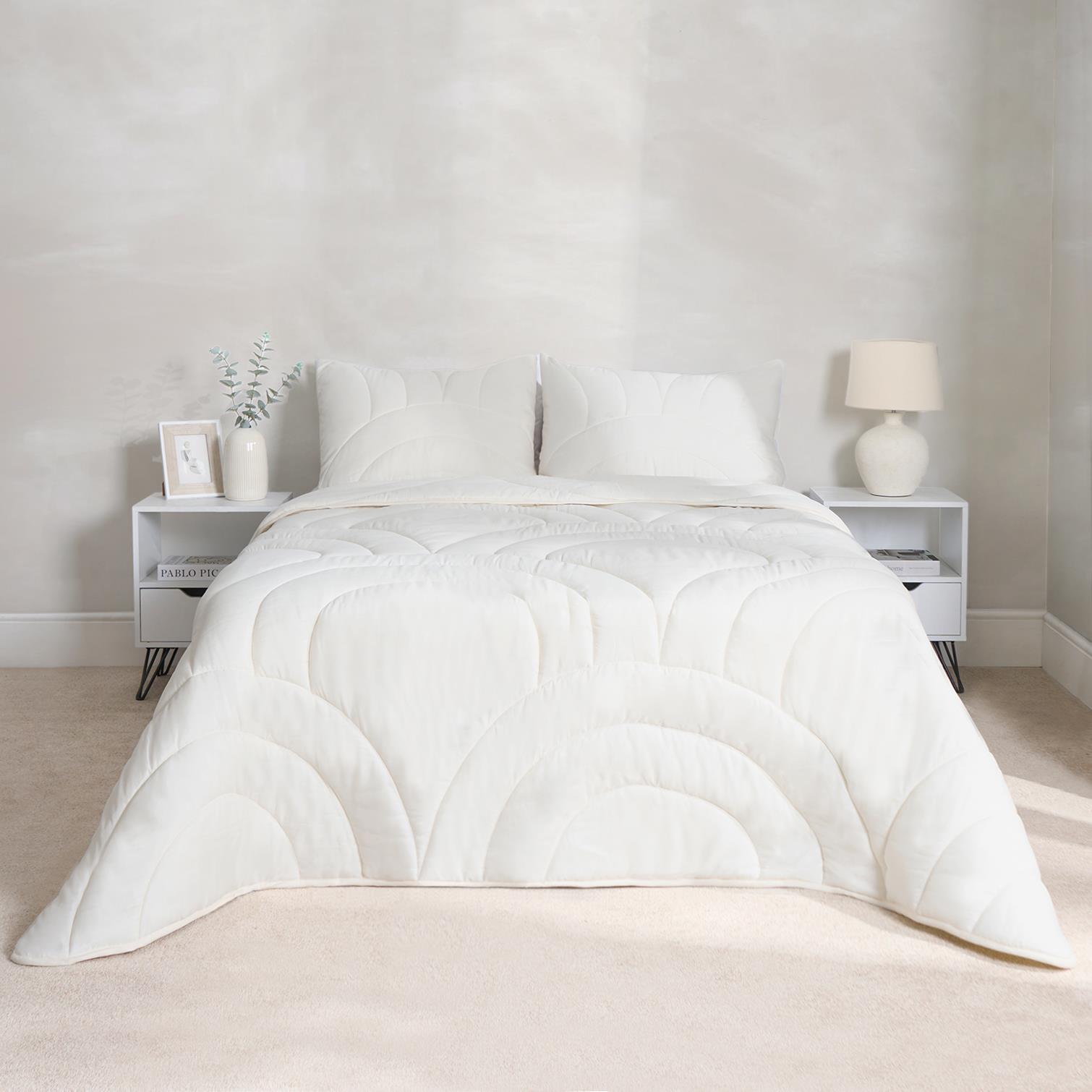 OHS Arches Coverless 7.5 TOG Duvet Quilted Bedding Set with Pillowcase