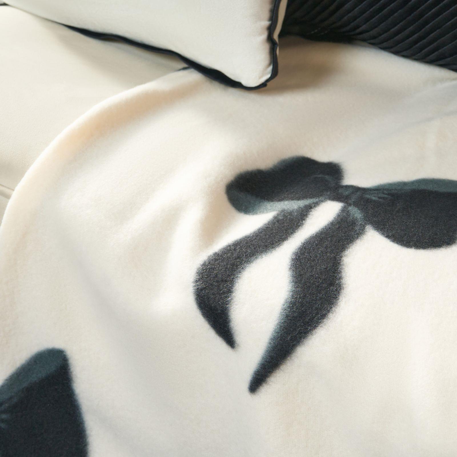 OHS Bows Throw Blanket Soft Polar Fleece Winter Thermal Bedspread Home Decor