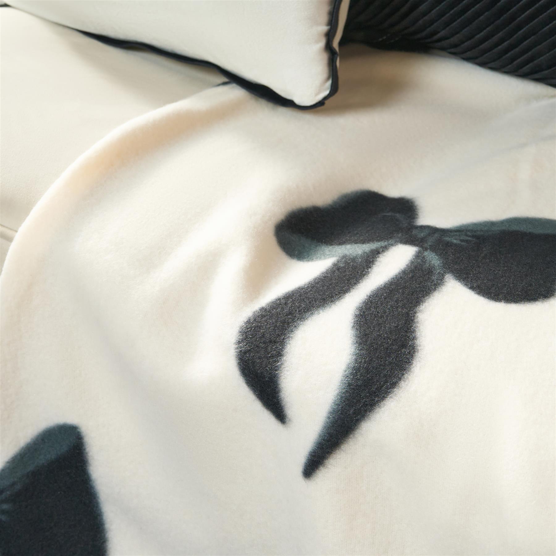 OHS Bows Throw Blanket Soft Polar Fleece Winter Thermal Bedspread Home Decor