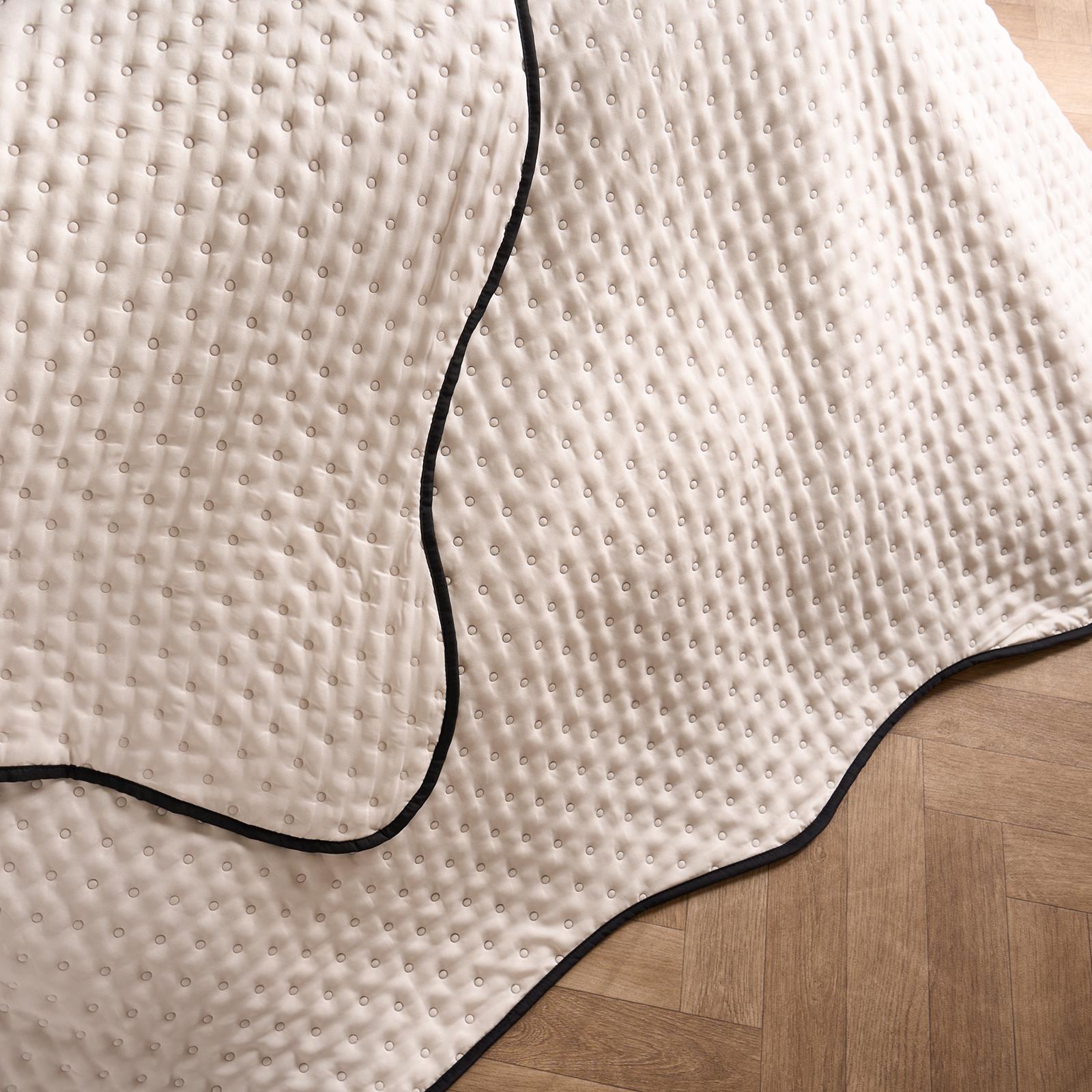 OHS Piped Scallop Throw Quilted Blanket Winter Soft Warm Bedspread
