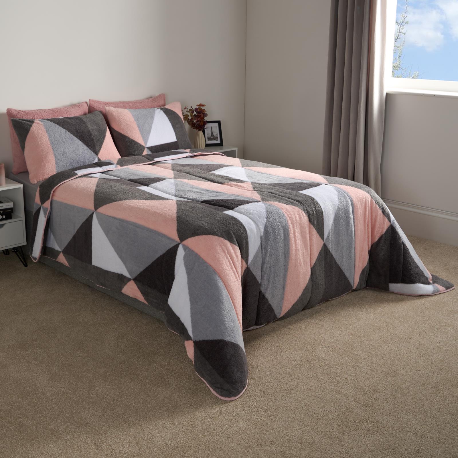 Geometric Teddy Fleece Coverless Duvet Quilt Geo Bedding Set 10.5 TOG Pillowcase - Picture 3 of 8