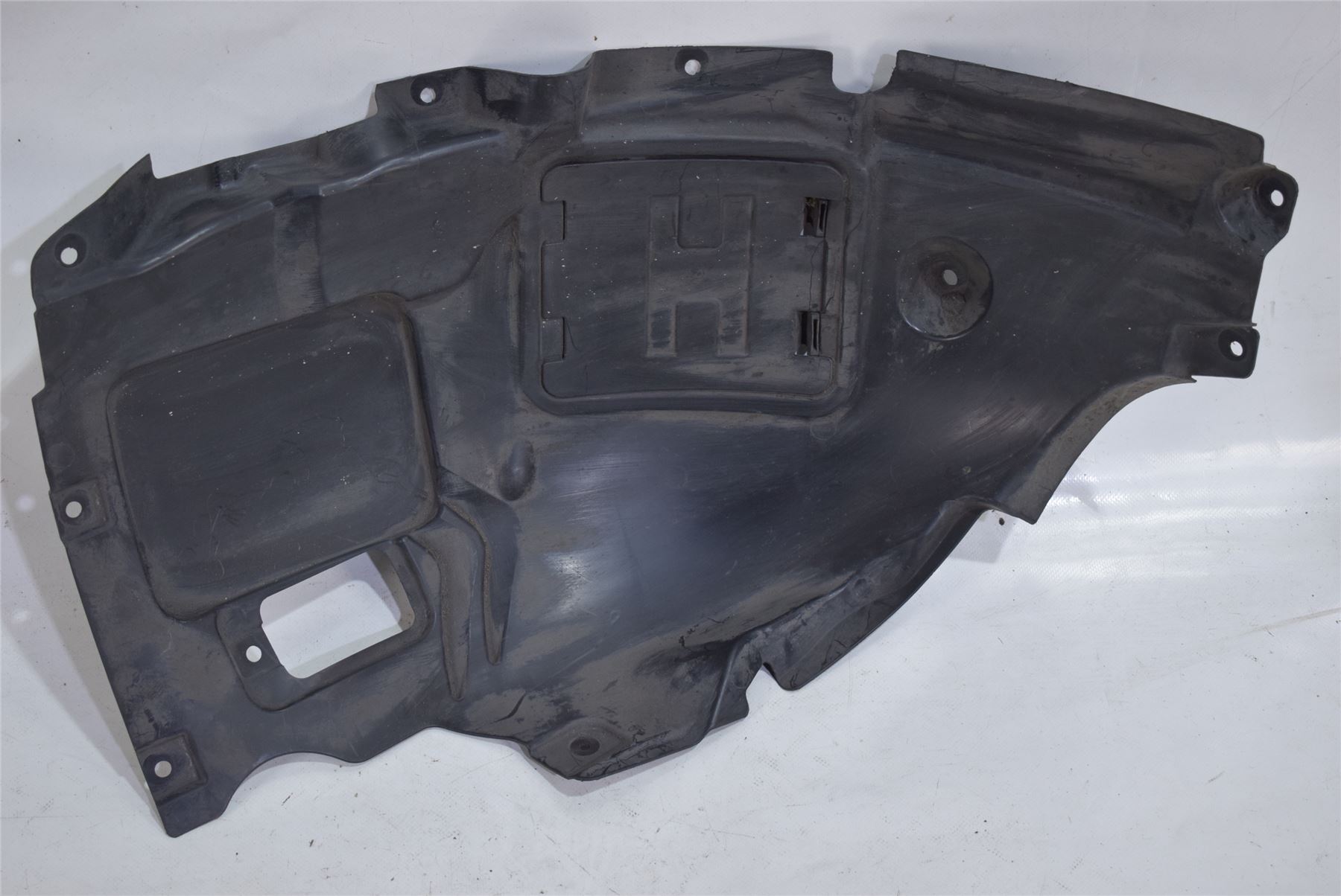 TESLA MODEL S 2012-2015 RIGHT FRONT WHEEL ARCH LINER SPLASH SHIELD REAR PART