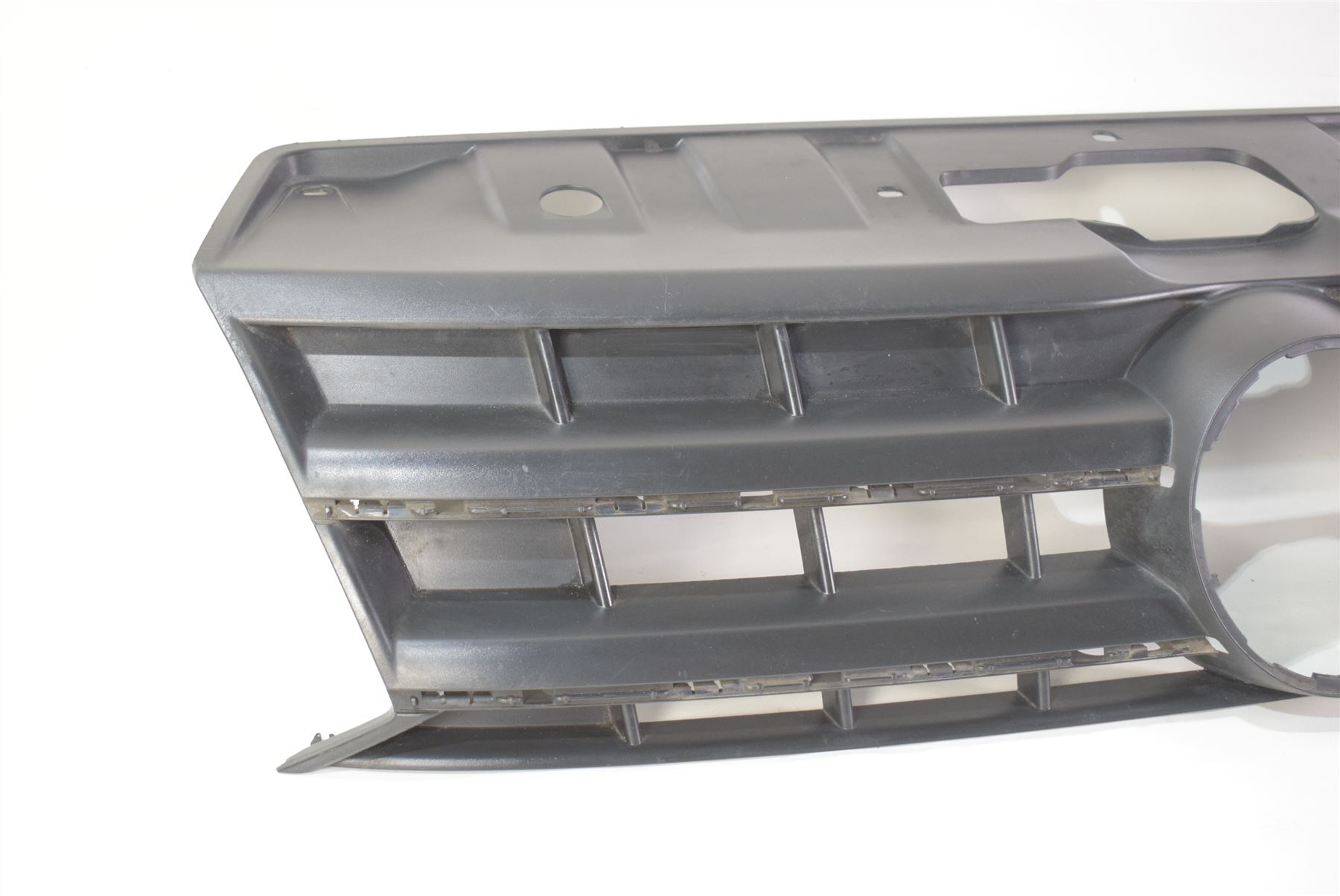 GENUINE VW AMAROK FRONT BUMPER TOP UPPER GRILL (CHROMES REMOVED) 2010