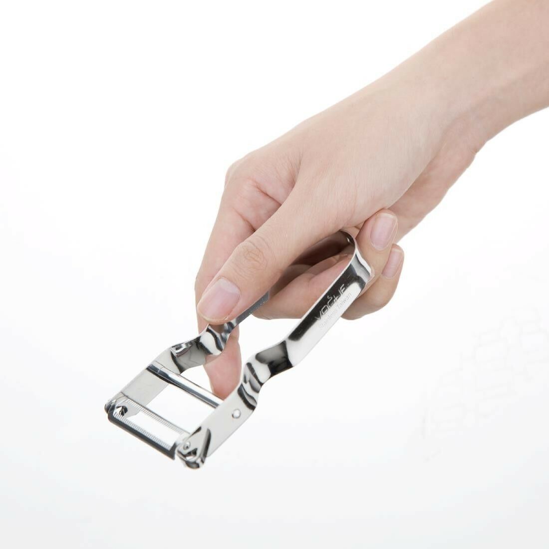 Vogue Serrated Speed Peeler Made of Stainless Steel with Serrated Edge
