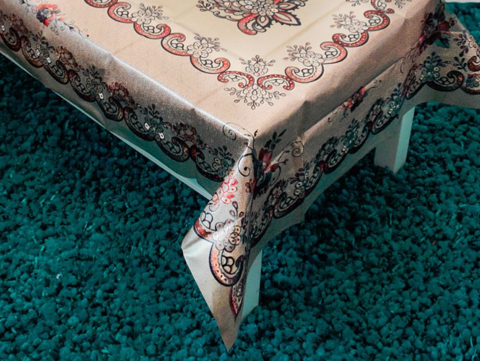 Wipe Clean Vinyl Tablecloth Waterproof Table Cover 150 x 90 cm Gold