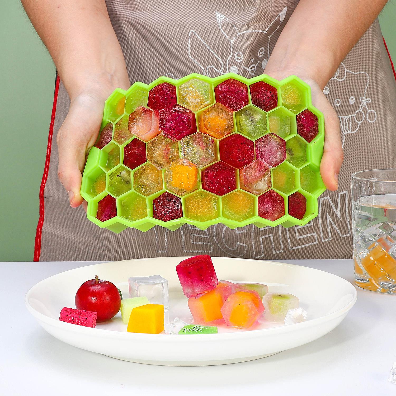 Vinsani 2 Pack Ice Cube Hexagon Silicone Tray with Clear Removable Lids - Picture 17 of 24