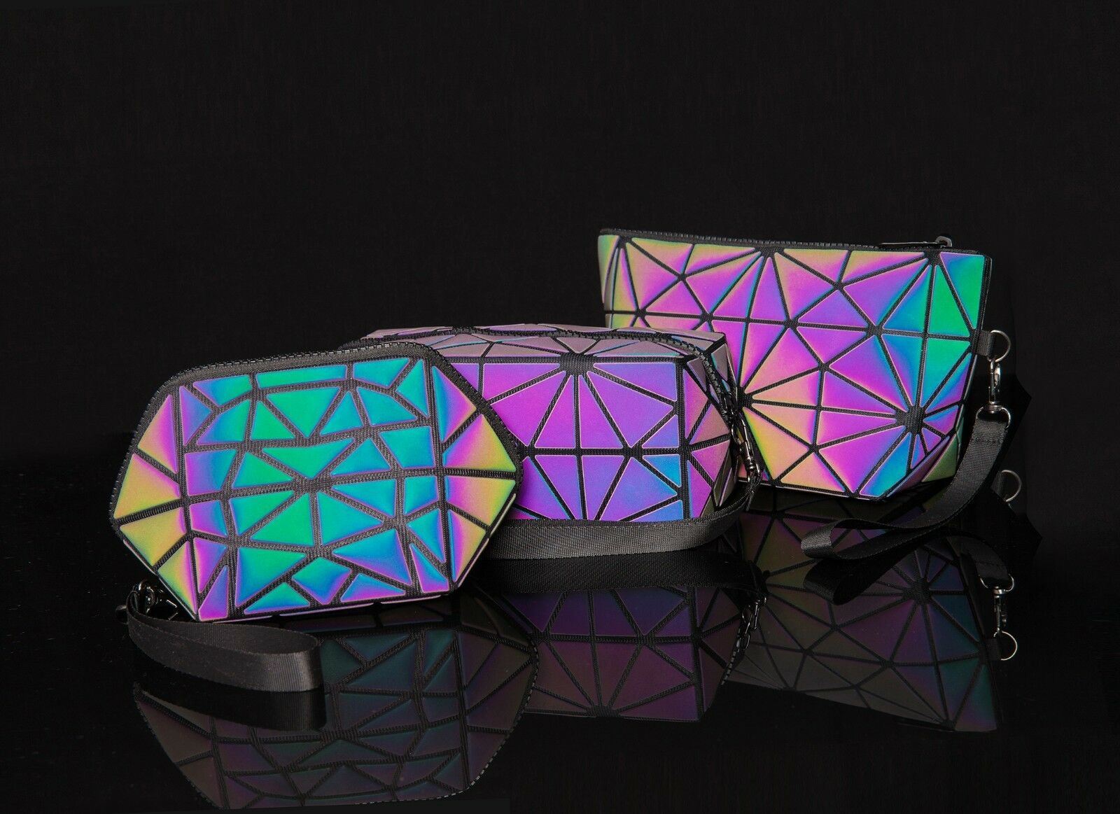 Pryzm Glow-in-the-Dark Kosmetiktasche – Stilvolle Leuchtende Handtasche - Picture 16 of 16