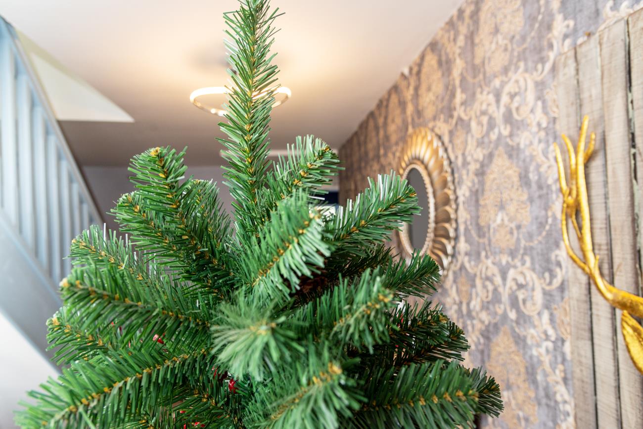 Christmas Tree Pre Lit Bushy LED Lights Artificial Berries Pine Cone Xmas Decor - Picture 35 of 37