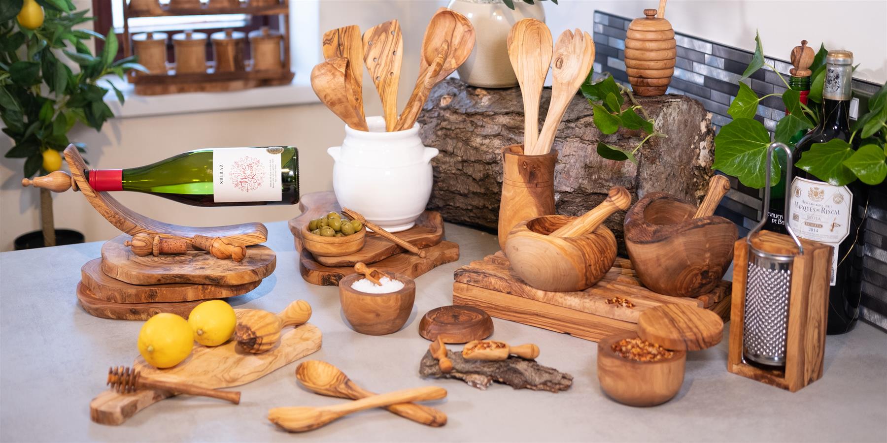Fluted Pourers Olive Wood Large Bowl Salad Servers Oil Vinegar Drizzlers Pourers - Picture 11 of 26