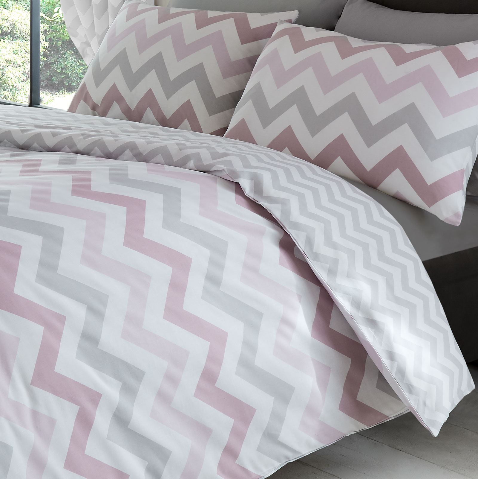 METRO GEOMETRIC CHEVRON DOUBLE DUVET COVER SET MODERN BEDDING GREY PINK