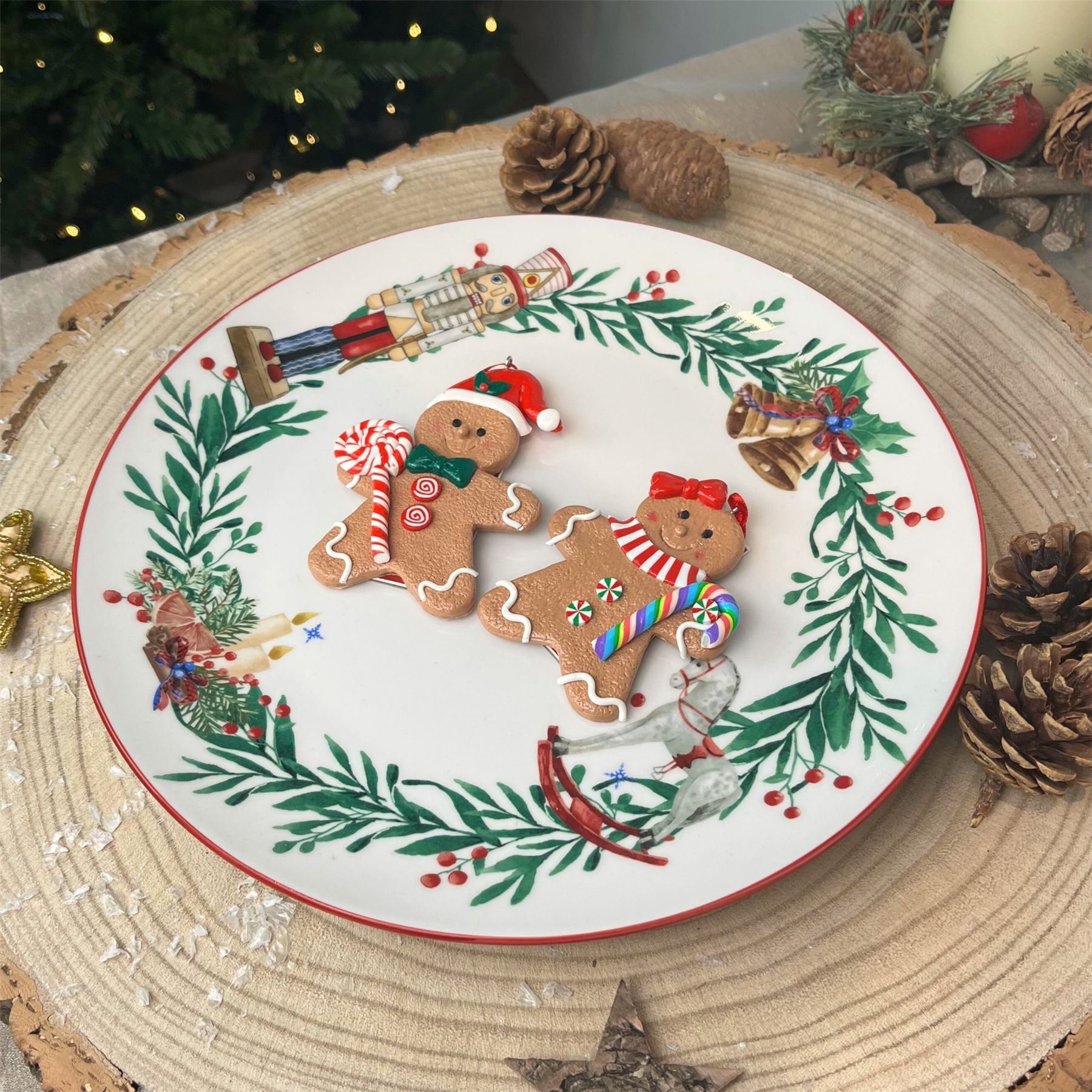 Pack of Nutcracker Christmas Plates | Festive Round Ceramic Plates - 27cm - Picture 5 of 15