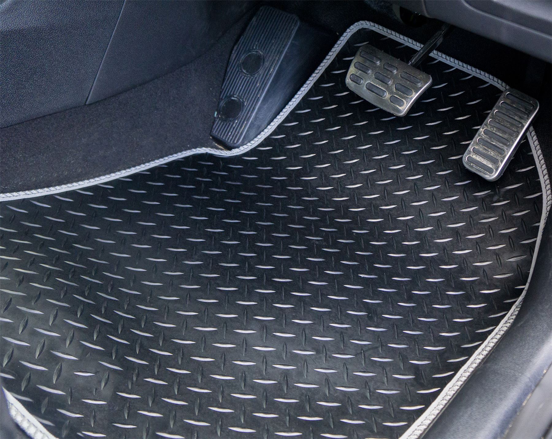 White Tailored Rubber Mats for Toyota Yaris Hybrid 2014 2015 2016 2017