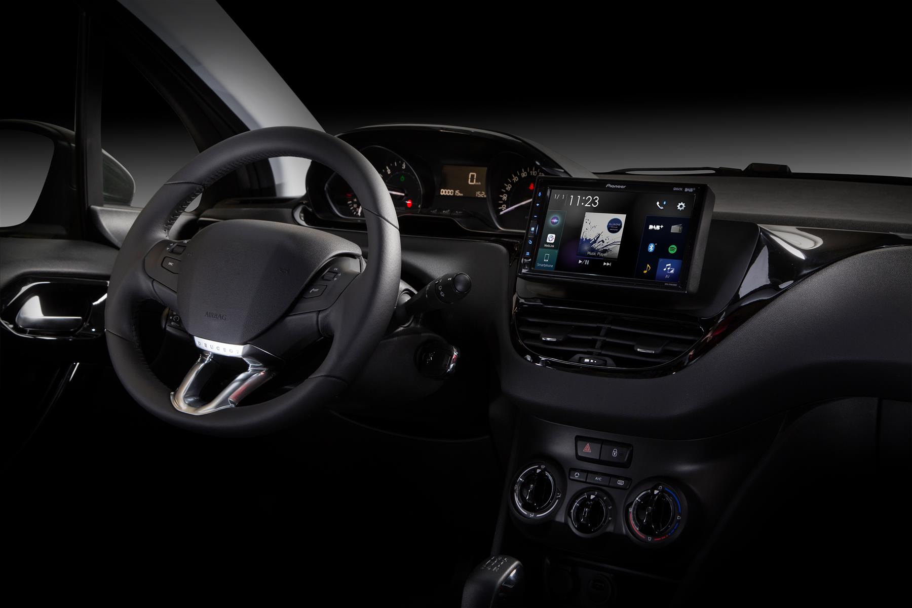 Peugeot 208 магнитола