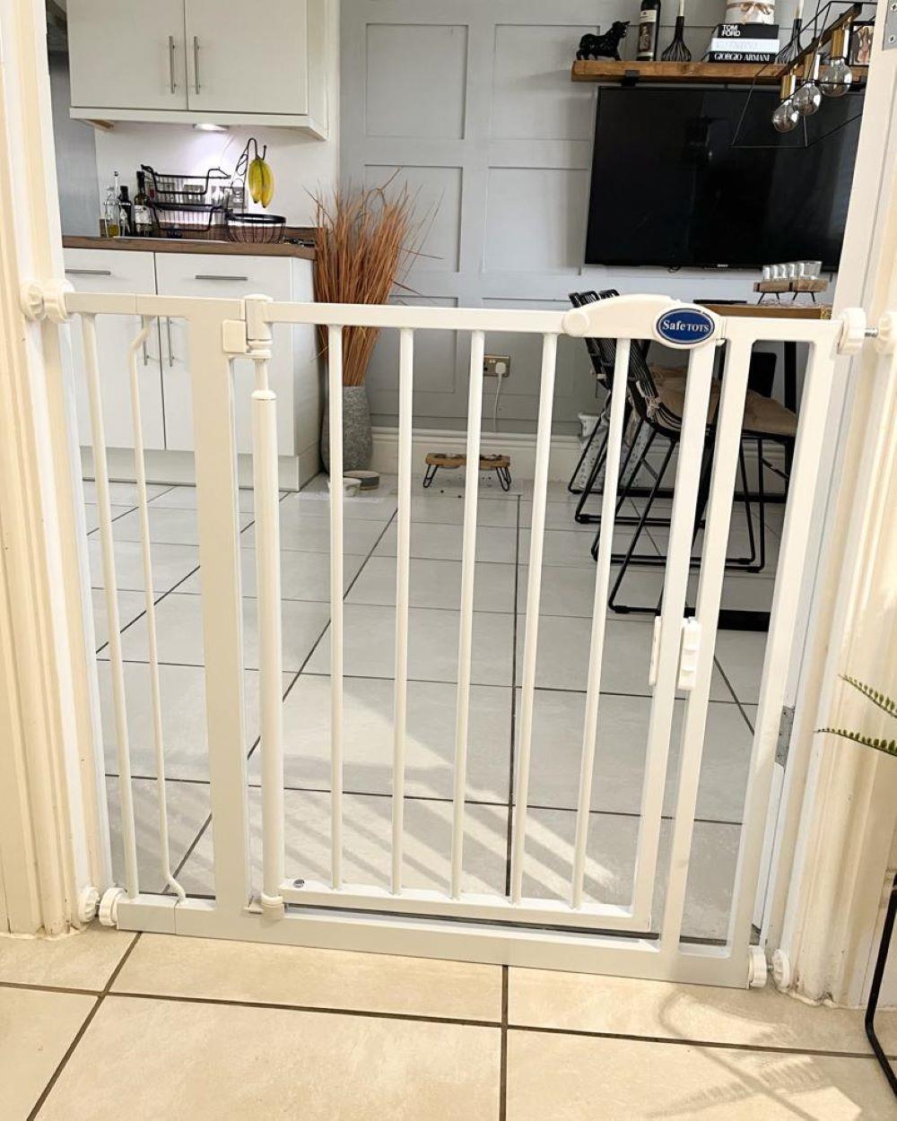 Safetots Baby Gate, Self Closing Safety Gate, White Pressure Range 75cm - 161cm - Produktbild 2