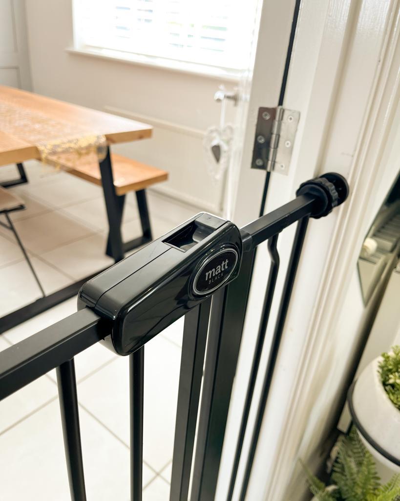 Bettacare Baby Gate, Child and Pet Gate, Extra Tall Black Range 68.5cm - 147.4cm - Picture 32 of 107