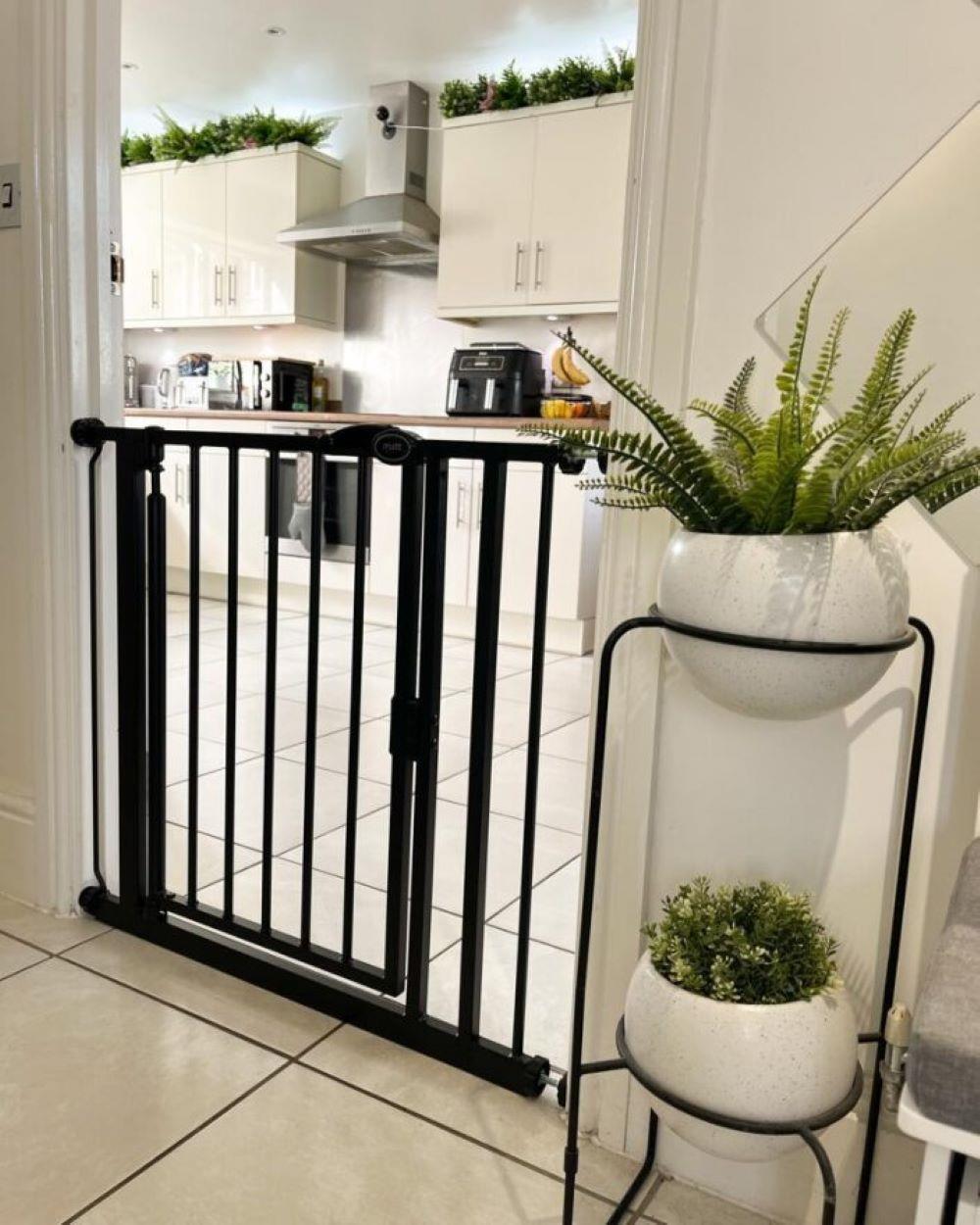 Safetots Baby Gate, Self Closing Safety Gate, Matt Black, Pressure Gate Range - Picture 111 of 112
