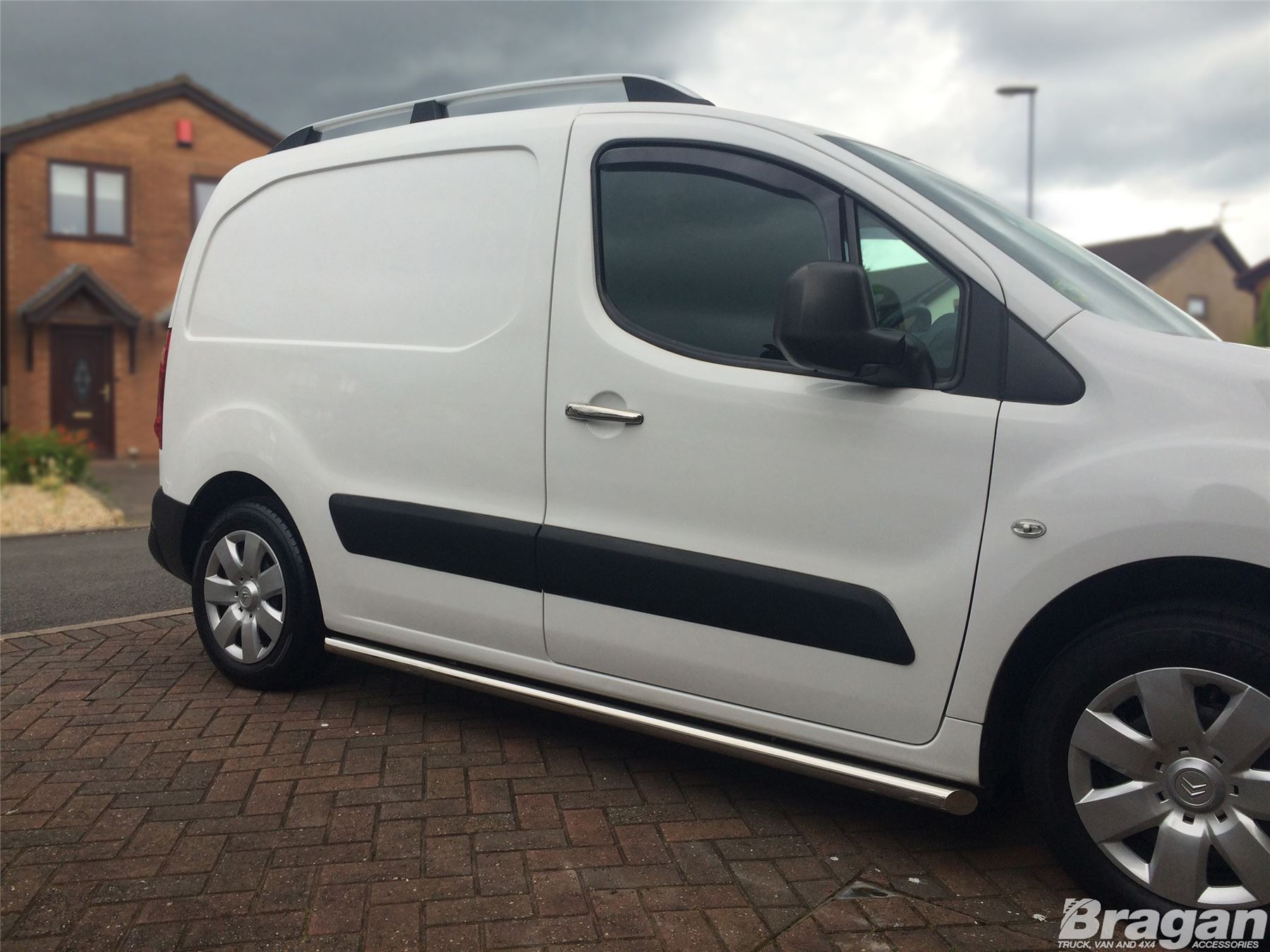 Barras laterales para adaptarse a Citroen Berlingo 2008 - 2016 falda de acero inoxidable tubos escalonados - Imagen 10 de 15