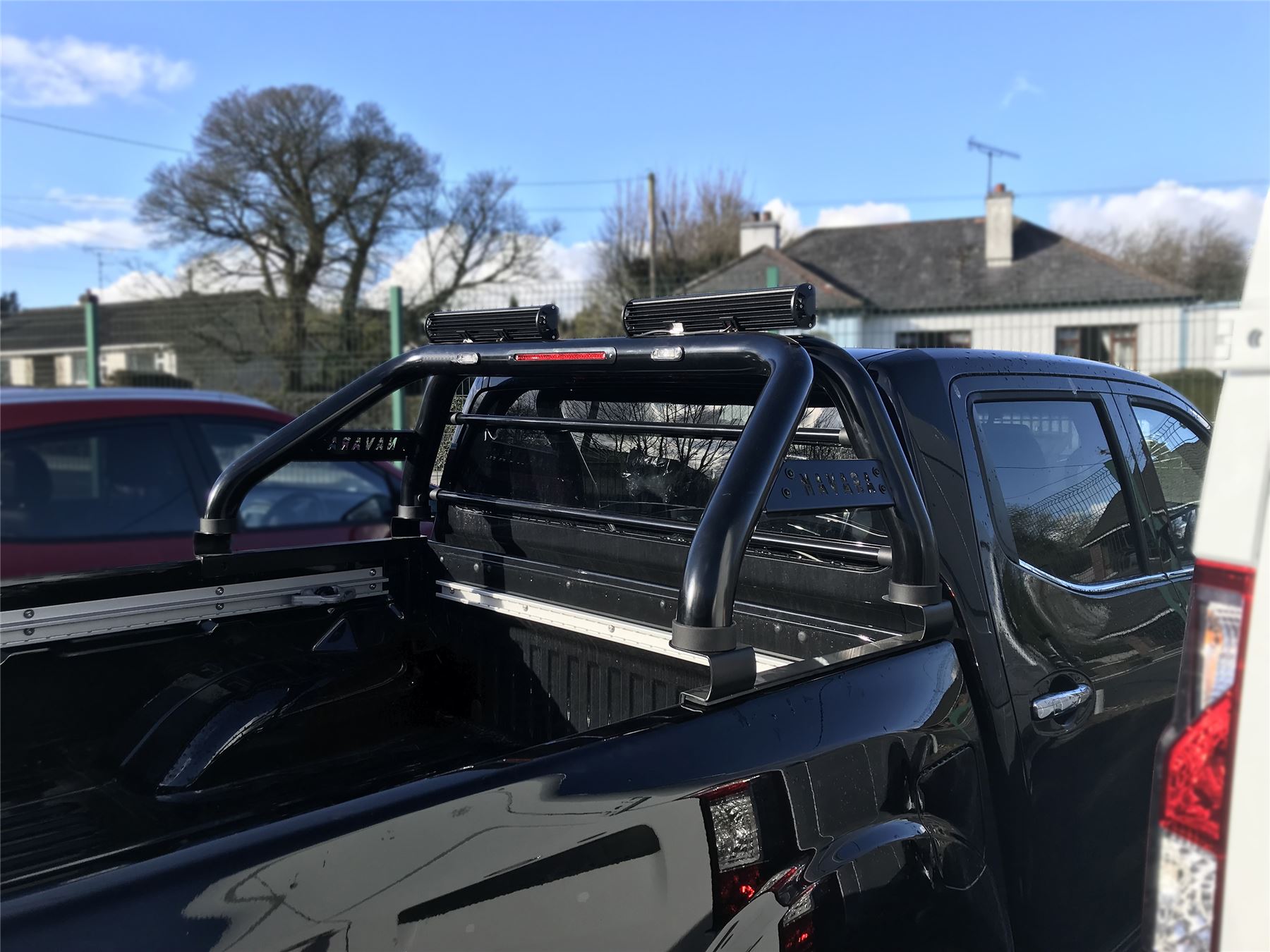 To Fit 16+ Nissan Navara NP300 Roll Bar + LEDs + Brake Light + Light