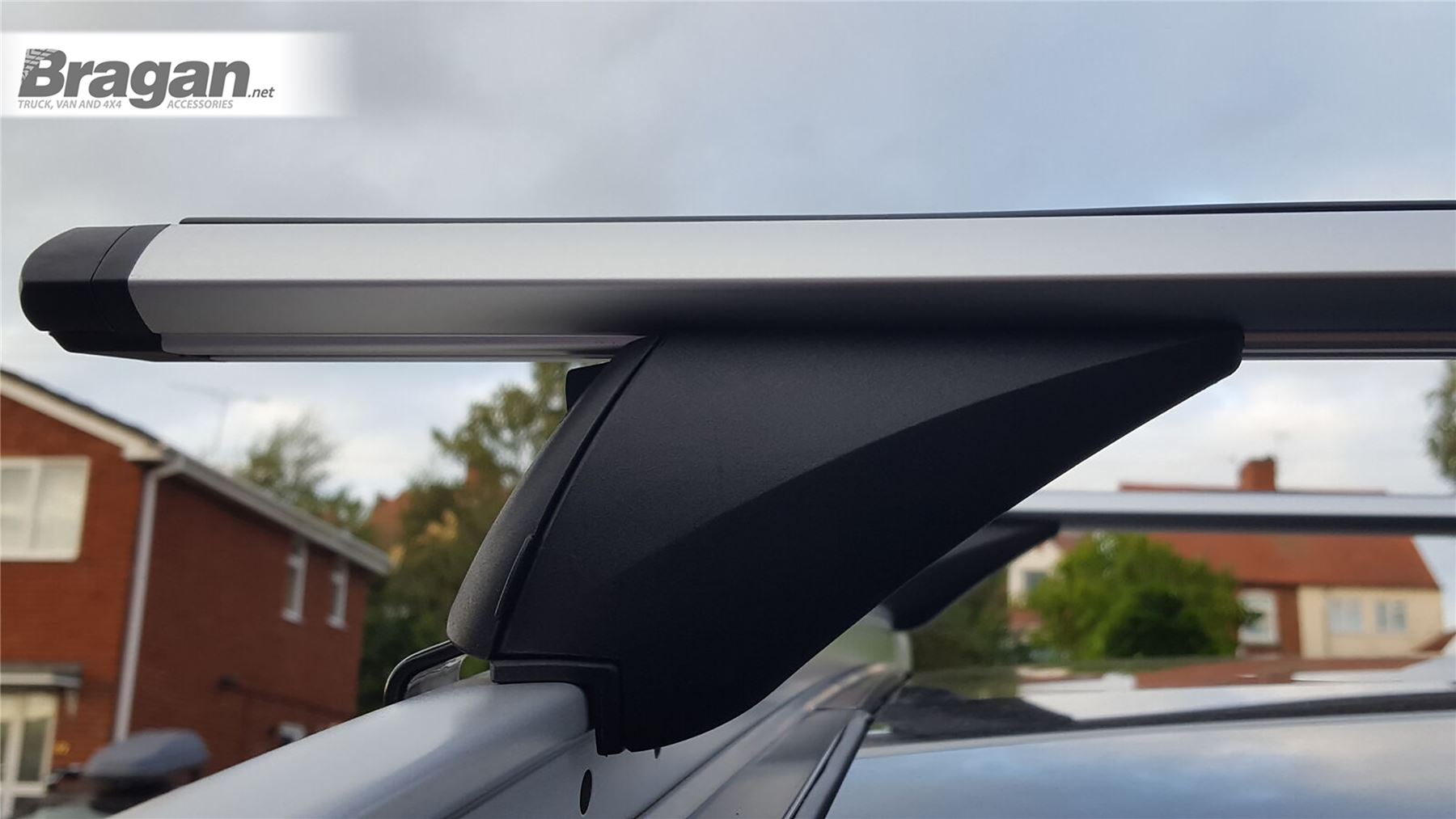To Fit 2017+ Kia Stonic / KX1 Locking Cross Bars for Integrated Roof