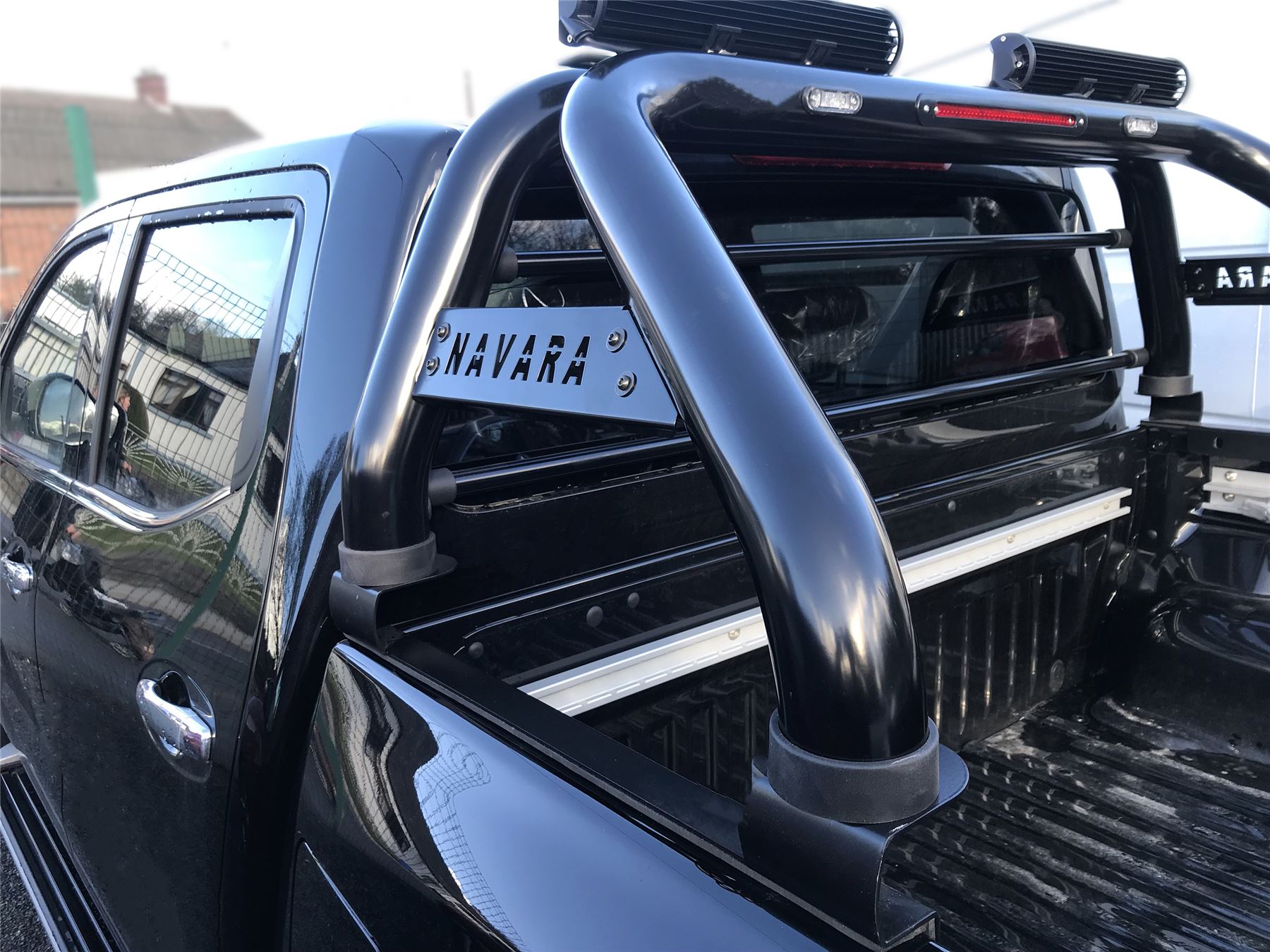 To Fit 2016+ Nissan Navara NP300 Roll Bar + LEDs x2 + LED Brake Light