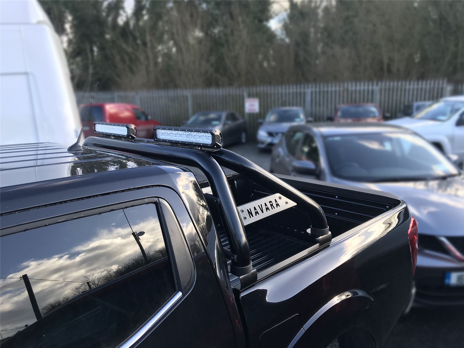 To Fit 16+ Nissan Navara NP300 Roll Bar + LEDs + Brake Light + Light
