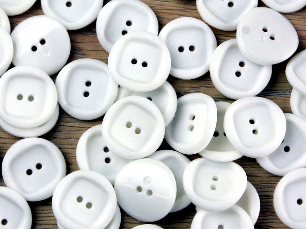 Trimits White Round Plastic Buttons (Value Pack)